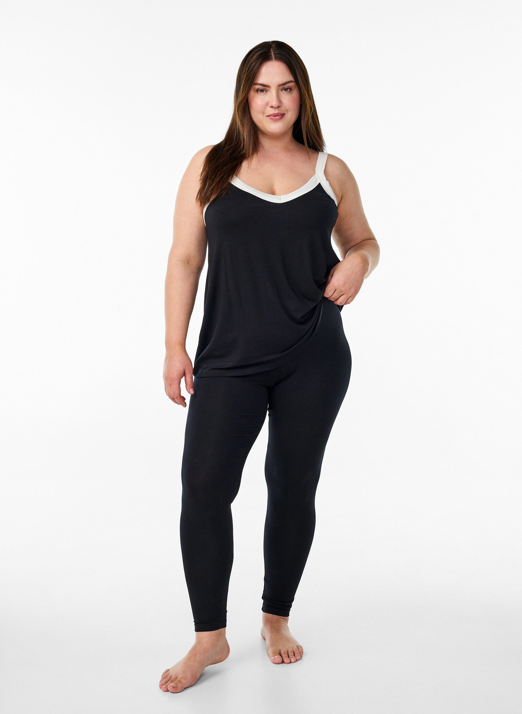 Leggings aus Viskose in Kn&ouml;chell&auml;nge, Schwarz, Model