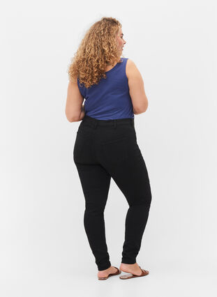 Superschlanke Amy-Jeans mit elastischem Bund, Black, Model image number 1