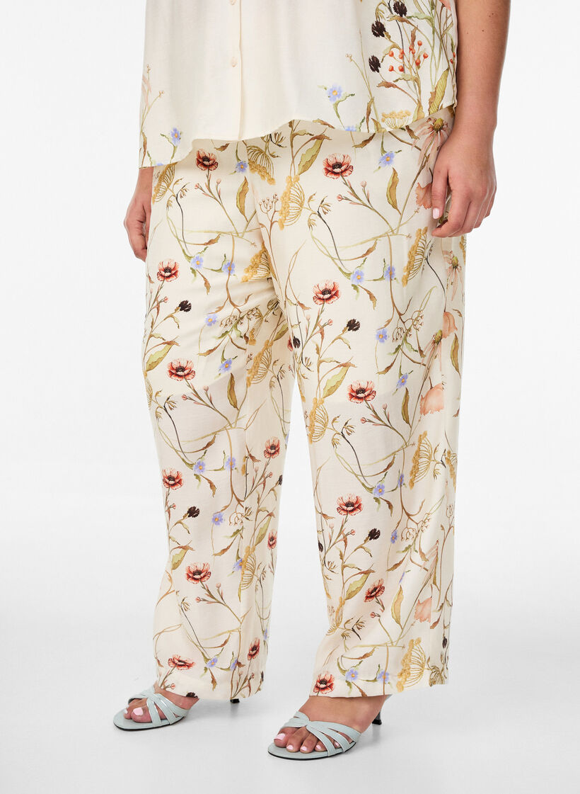 Hoch taillierte Hose aus Viskose mit Blumenmuster, Beige, Model