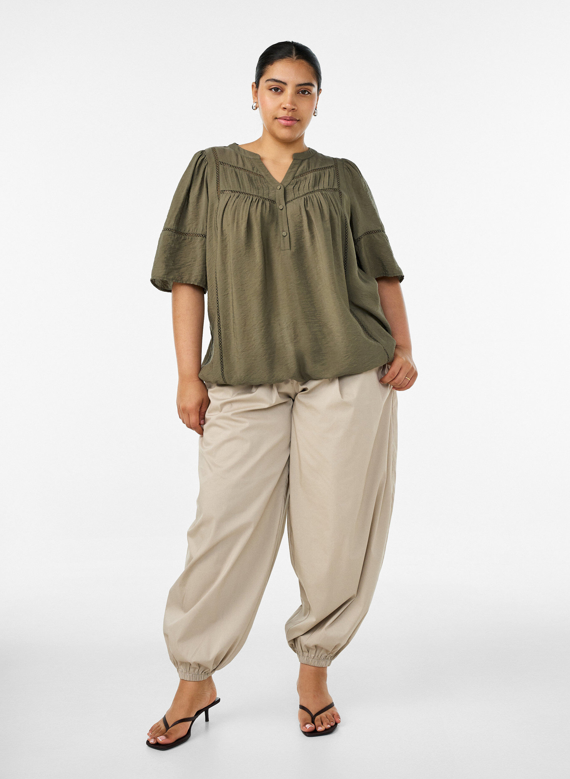 ZizziBluse aus Viskose mit Biesen und Ballon&auml;rmeln, Gr&uuml;n, Model image number 1