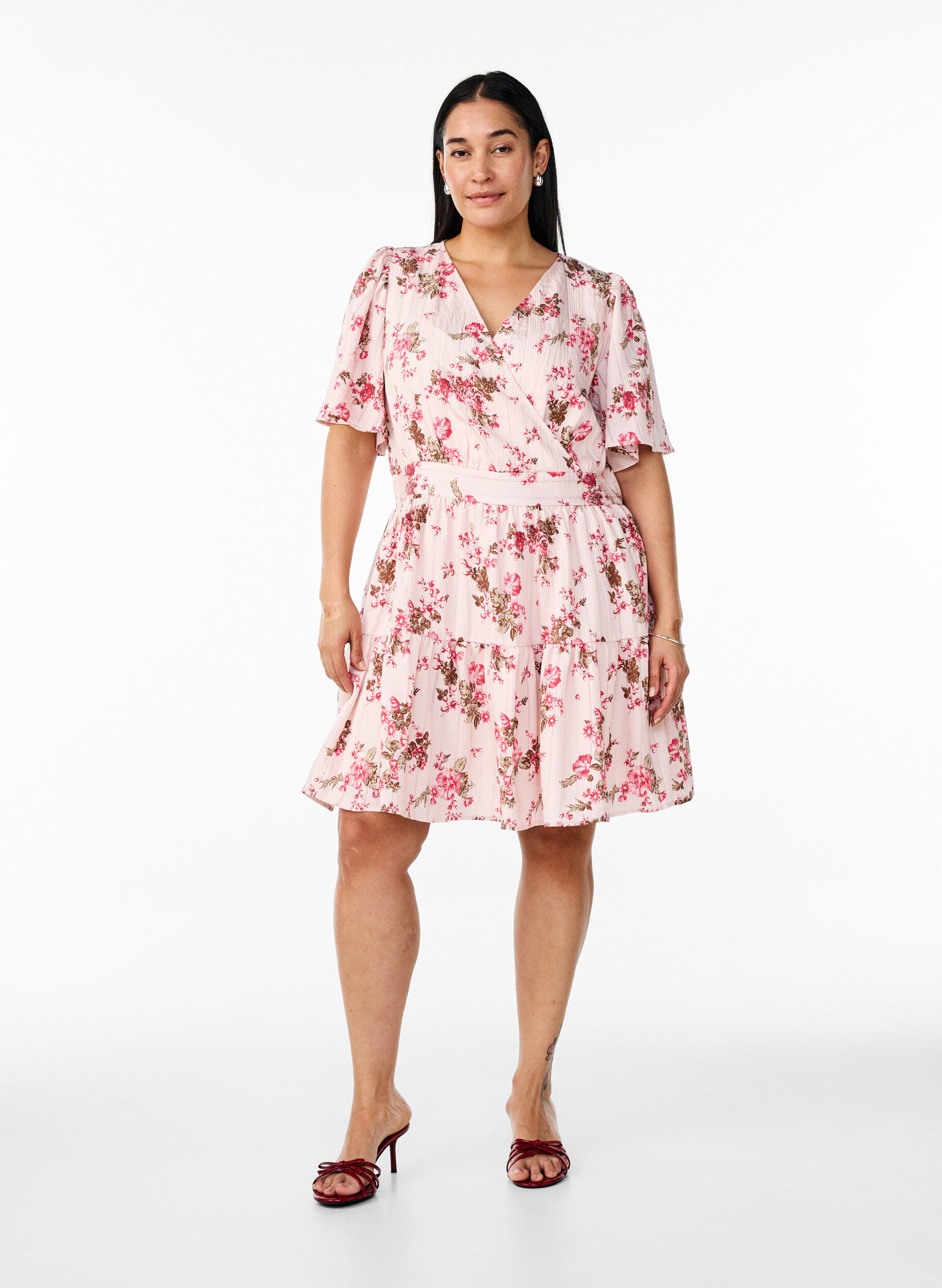 ZizziKurzes Kleid mit Blumenprint und V-Ausschnitt, Pink, Model image number 1