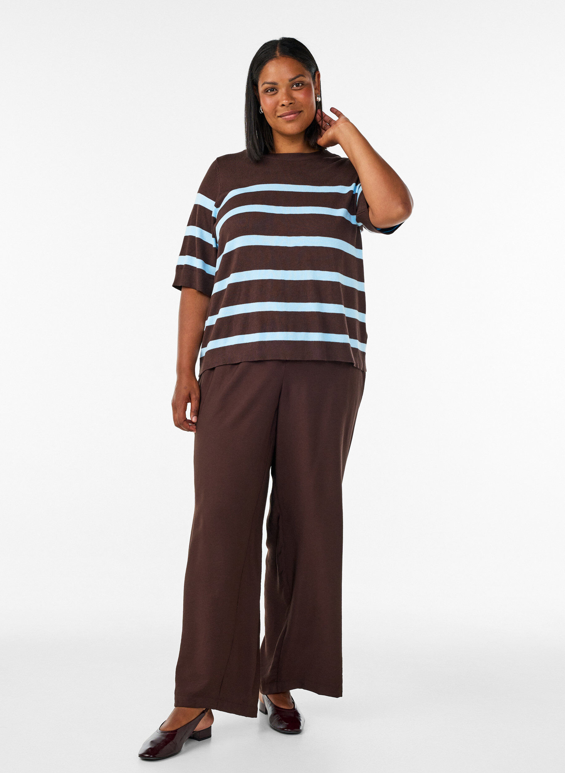 ZizziGestreiftes Stricktop mit kurzen &Auml;rmeln, Braun, Model image number 1