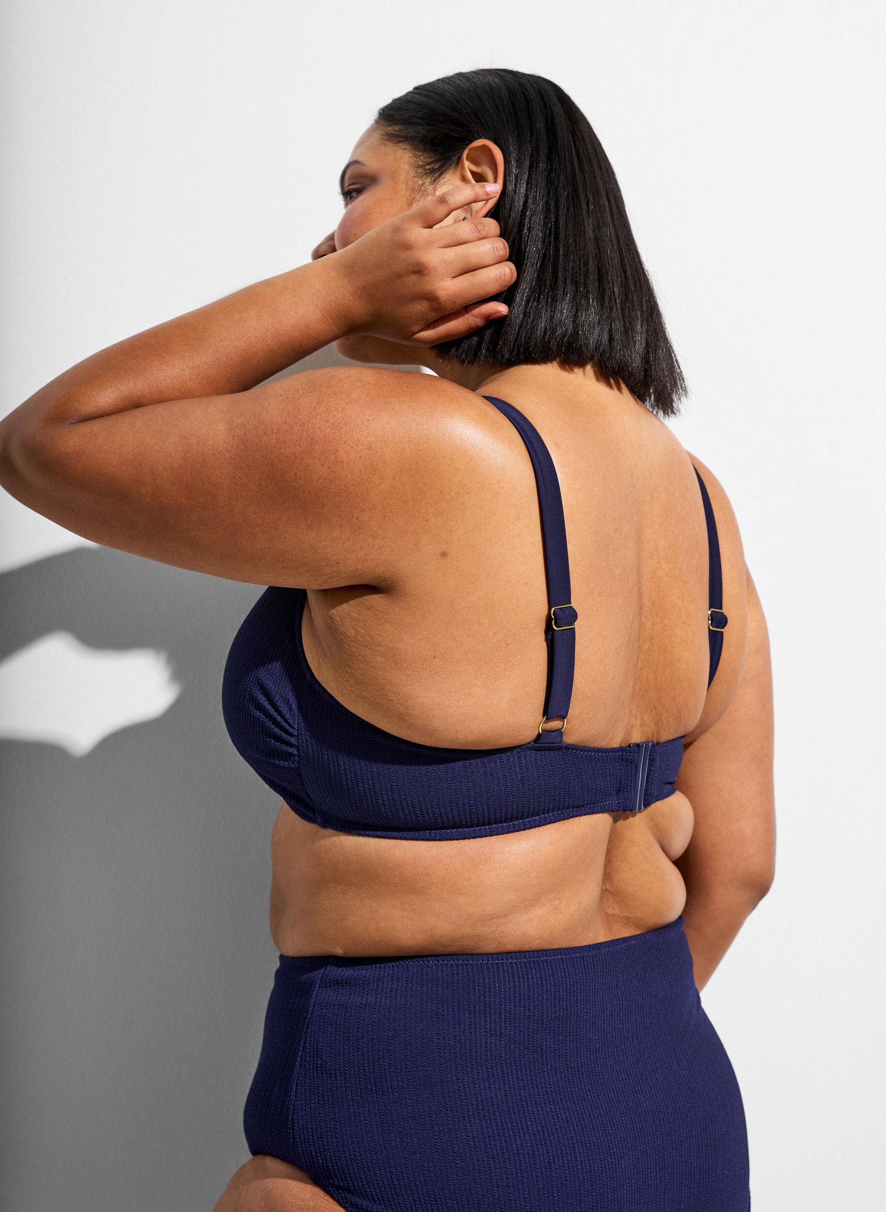 ZizziStrukturiertes Bikini Top mit Golddetail, Blau, Model image number 1