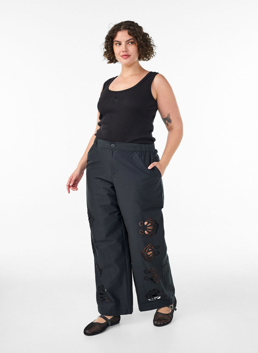 Tailleiertes Top mit Motiv, Schwarz, Model image number 1