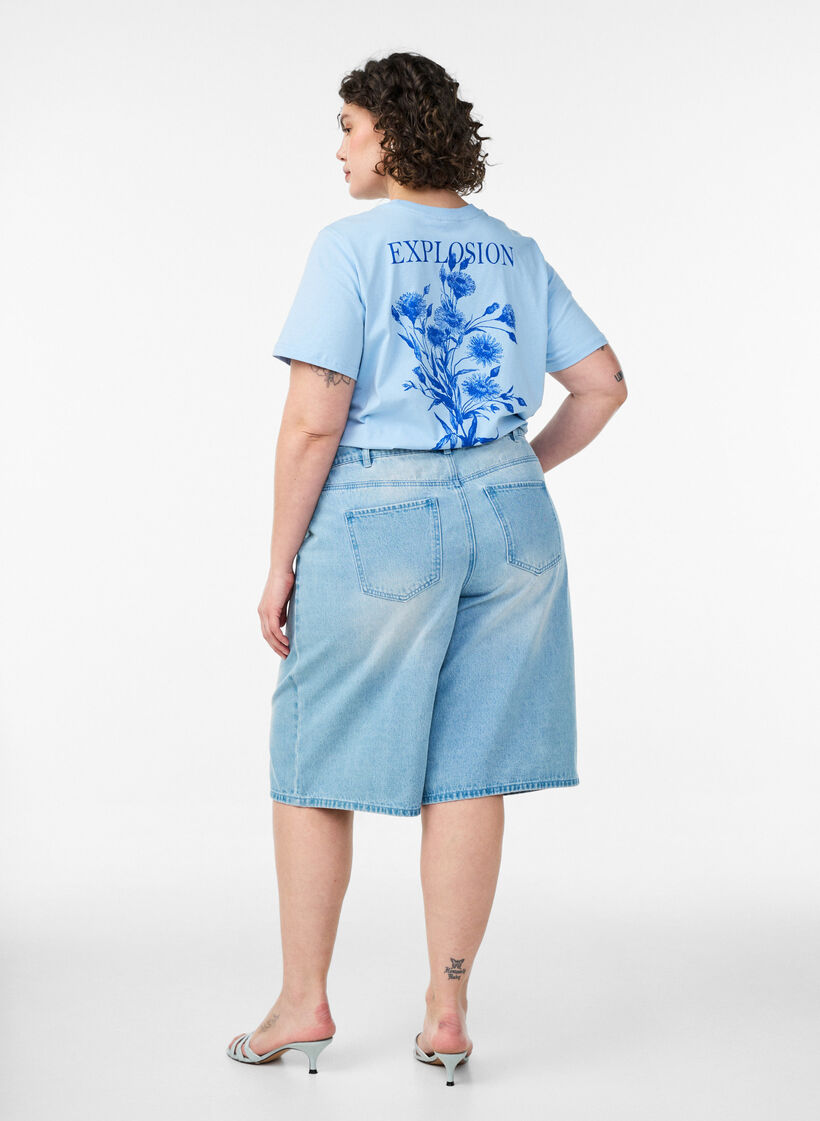 Hoch taillierte Shorts aus Denim, Blau, Model image number 1