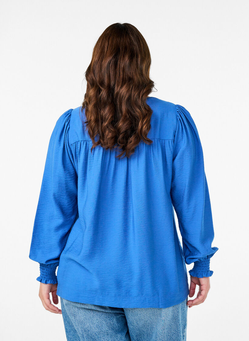Bluse aus Viskose mit Smock und gerafften Details, Blau, Model image number 2