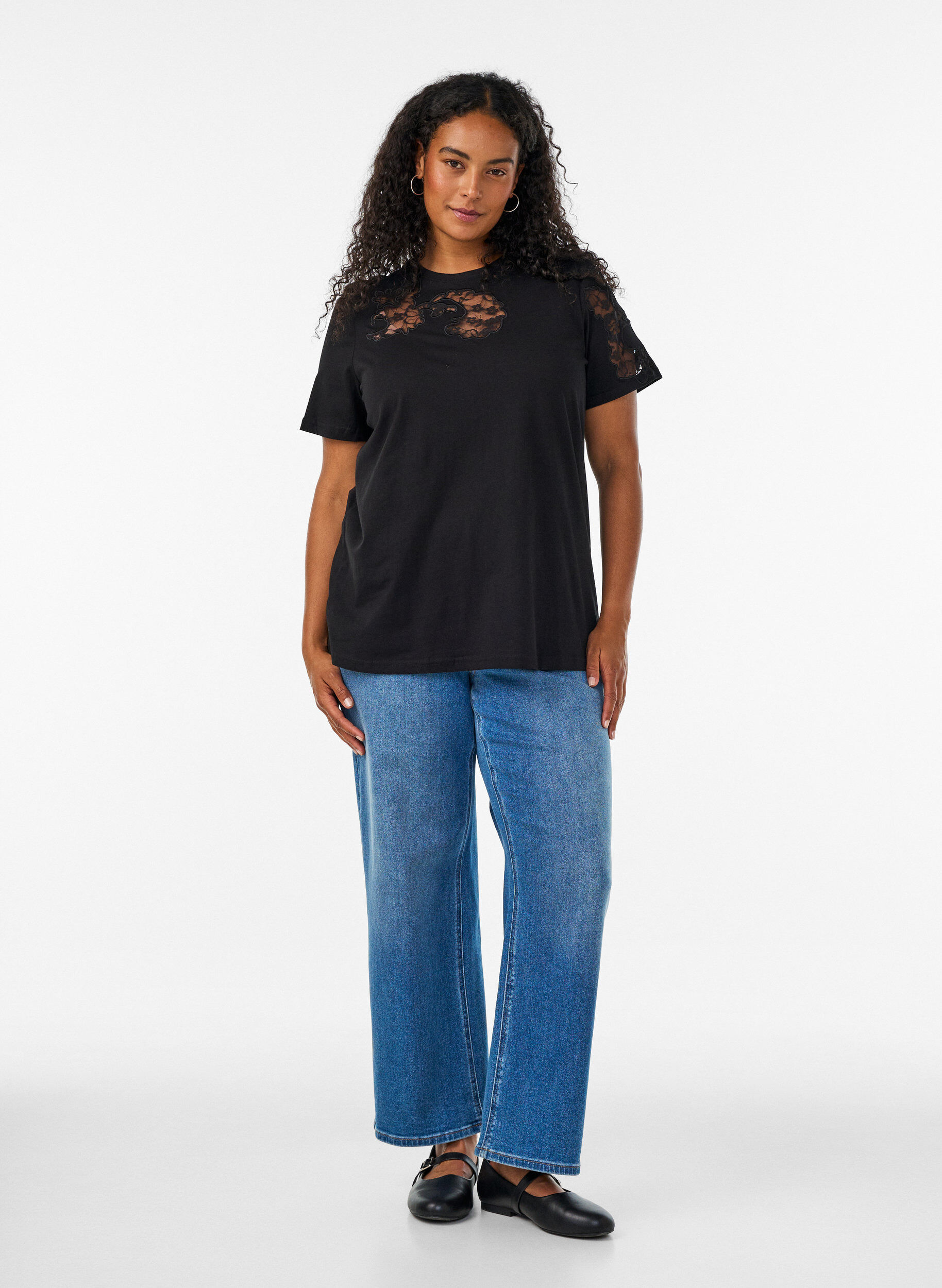 ZizziT-Shirt aus Baumwolle mit Spitzenapplikationen, Schwarz, Model image number 1