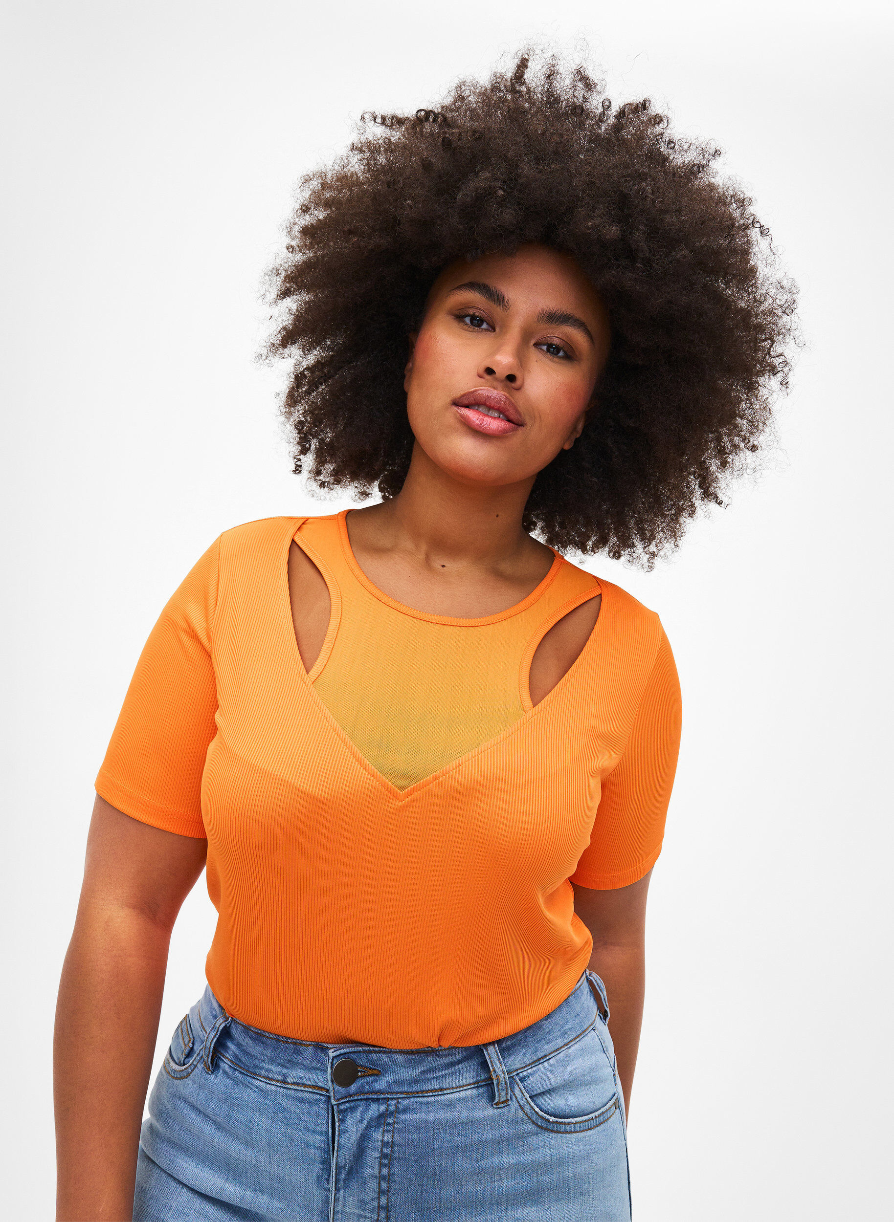 ZizziEng anliegende Bluse mit V-Ausschnitt und Mesh-Detail, Vibrant Orange, Model image number 0