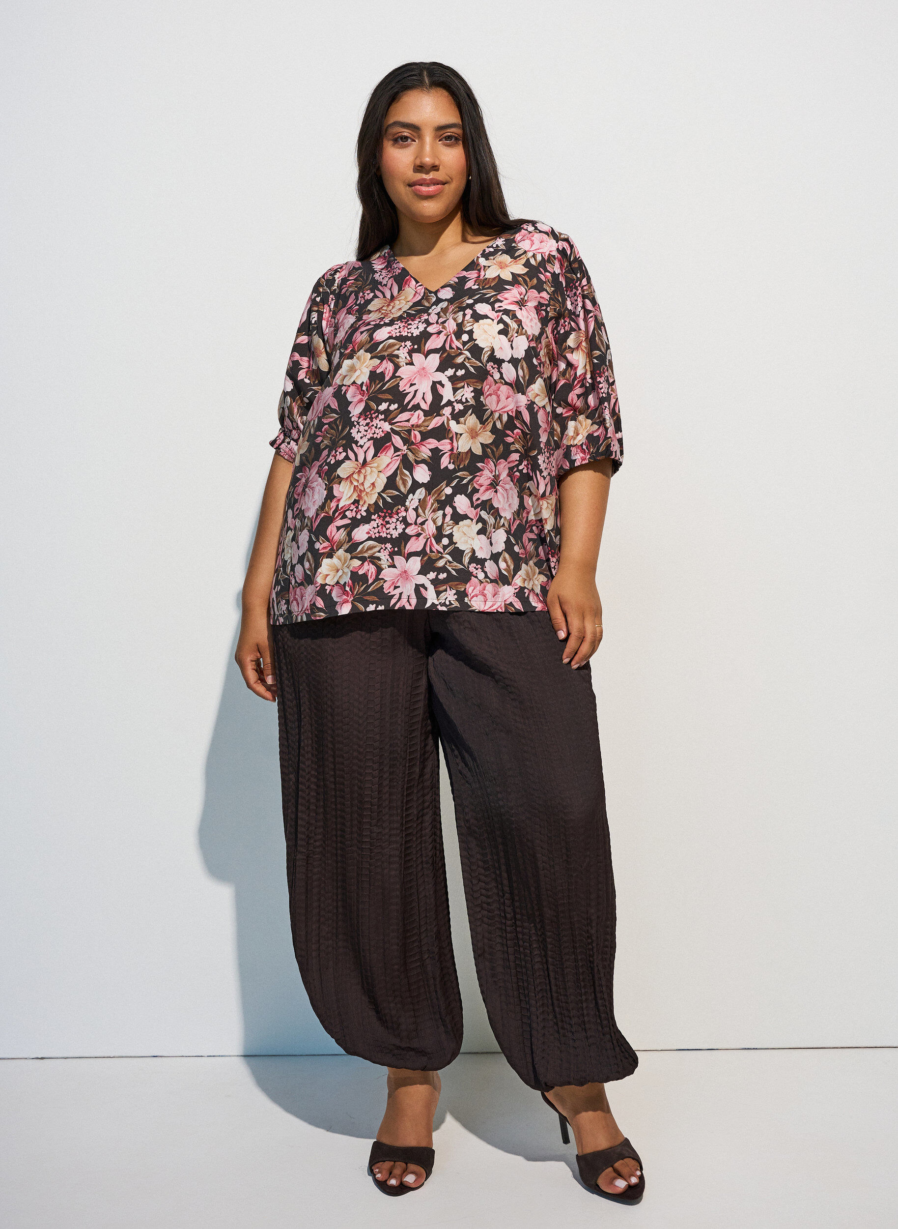 ZizziBluse aus Viskose mit V-Ausschnitt, Rot, Model image number 1