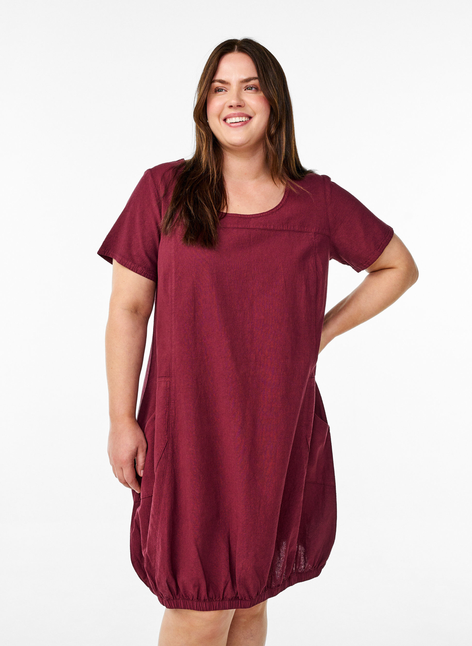 Kurzarm Kleid aus Baumwolle, Dunkles Bordeaux, Model