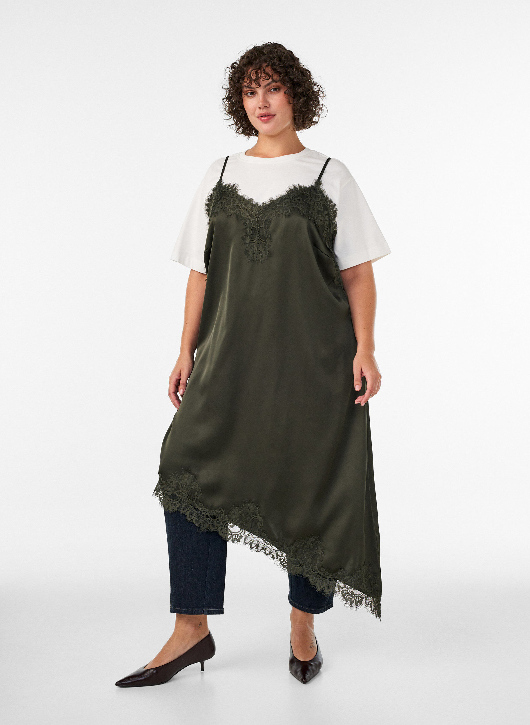 ZizziKleid aus Satin mit Spitze und asymmetrischem Saum, Gr&uuml;n, Model image number 0