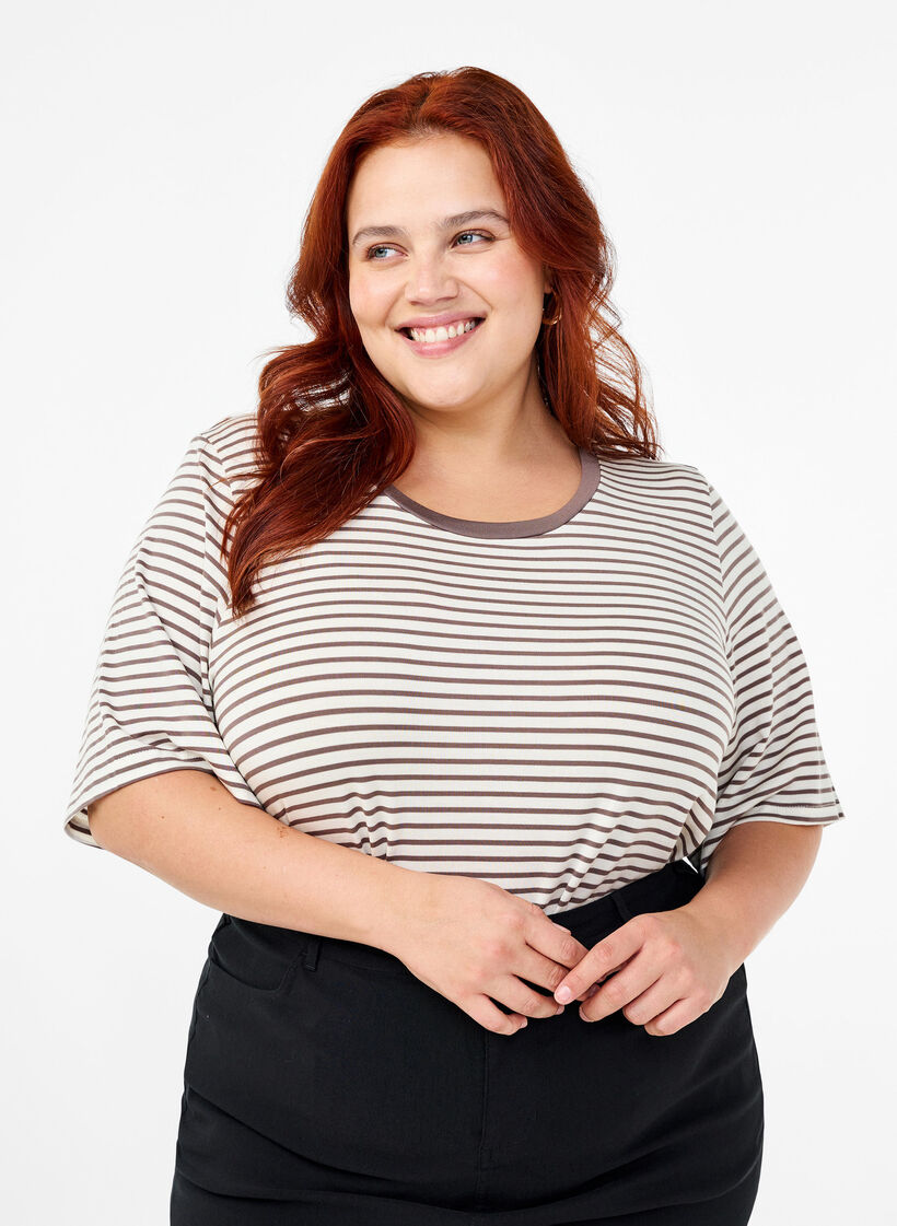 Gestreiftes T-Shirt aus Lyocell mit Rundhalsausschnitt, Braun, Model image number 0