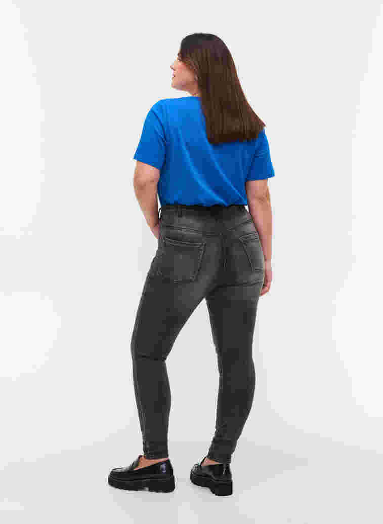 Super Slim Amy Jeans mit hoher Taille, Dk Grey Denim, Model image number 2