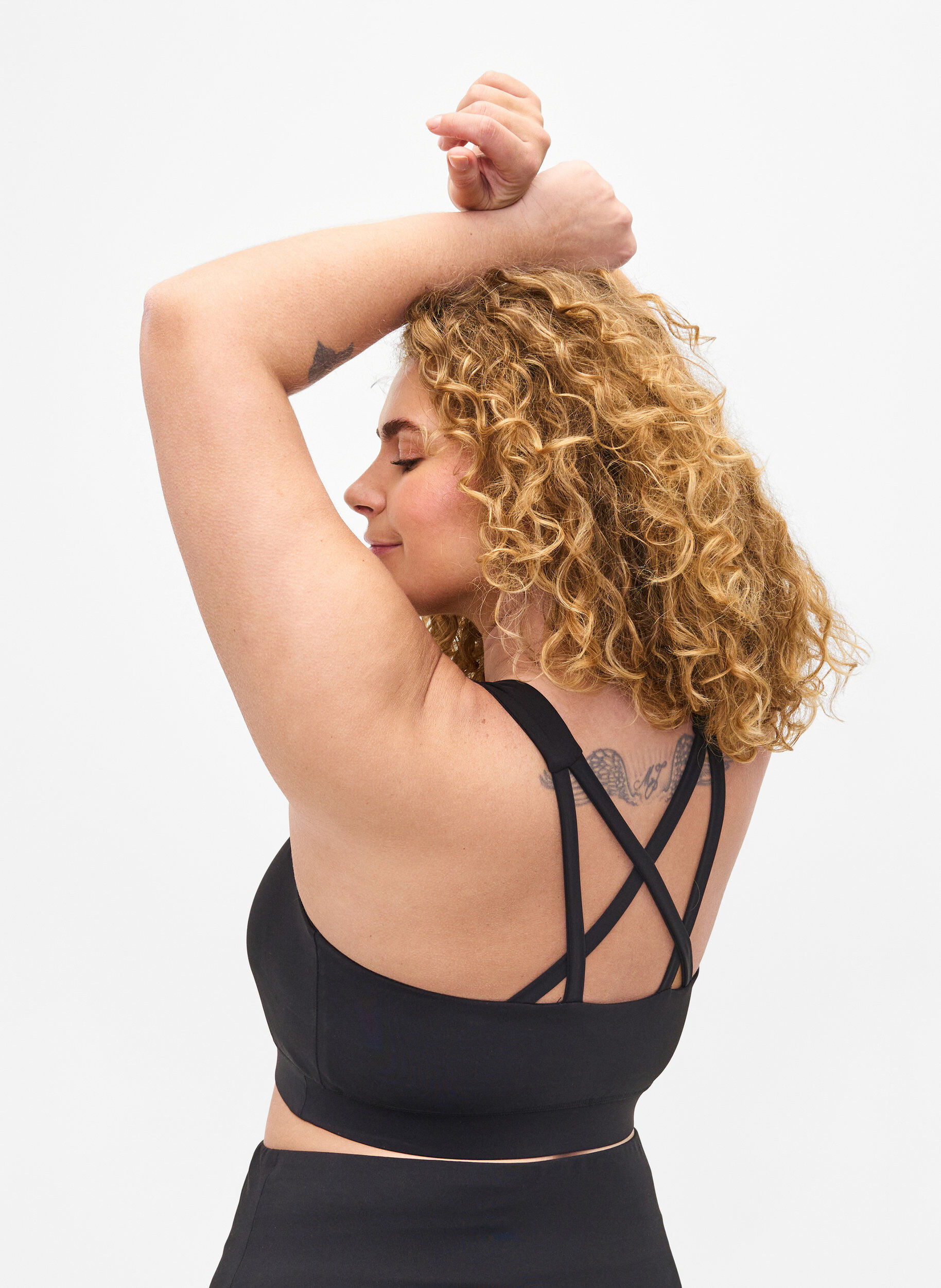 ZizziSport-BH mit Kreuzdetail am R&uuml;cken, Black, Model image number 1