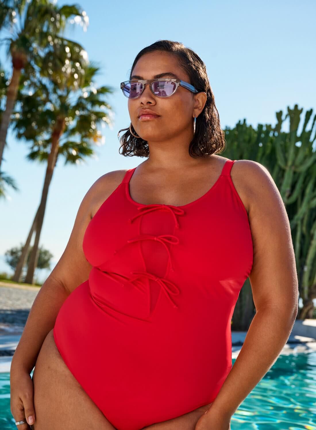 ZizziRoter Badeanzug mit Schleifen, , Model