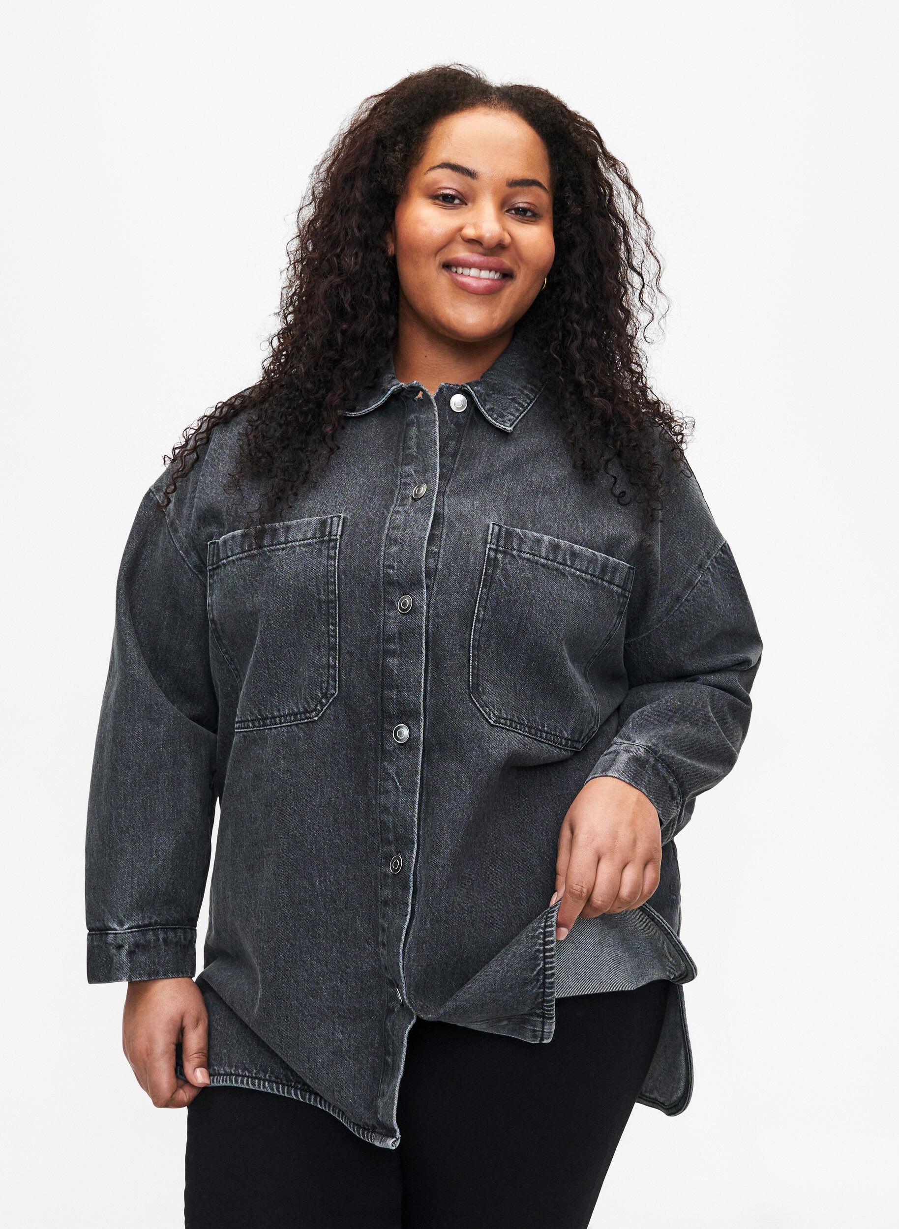 ZizziLocker sitzende Jeansjacke mit Kn&ouml;pfen, Grey Denim, Model image number 0