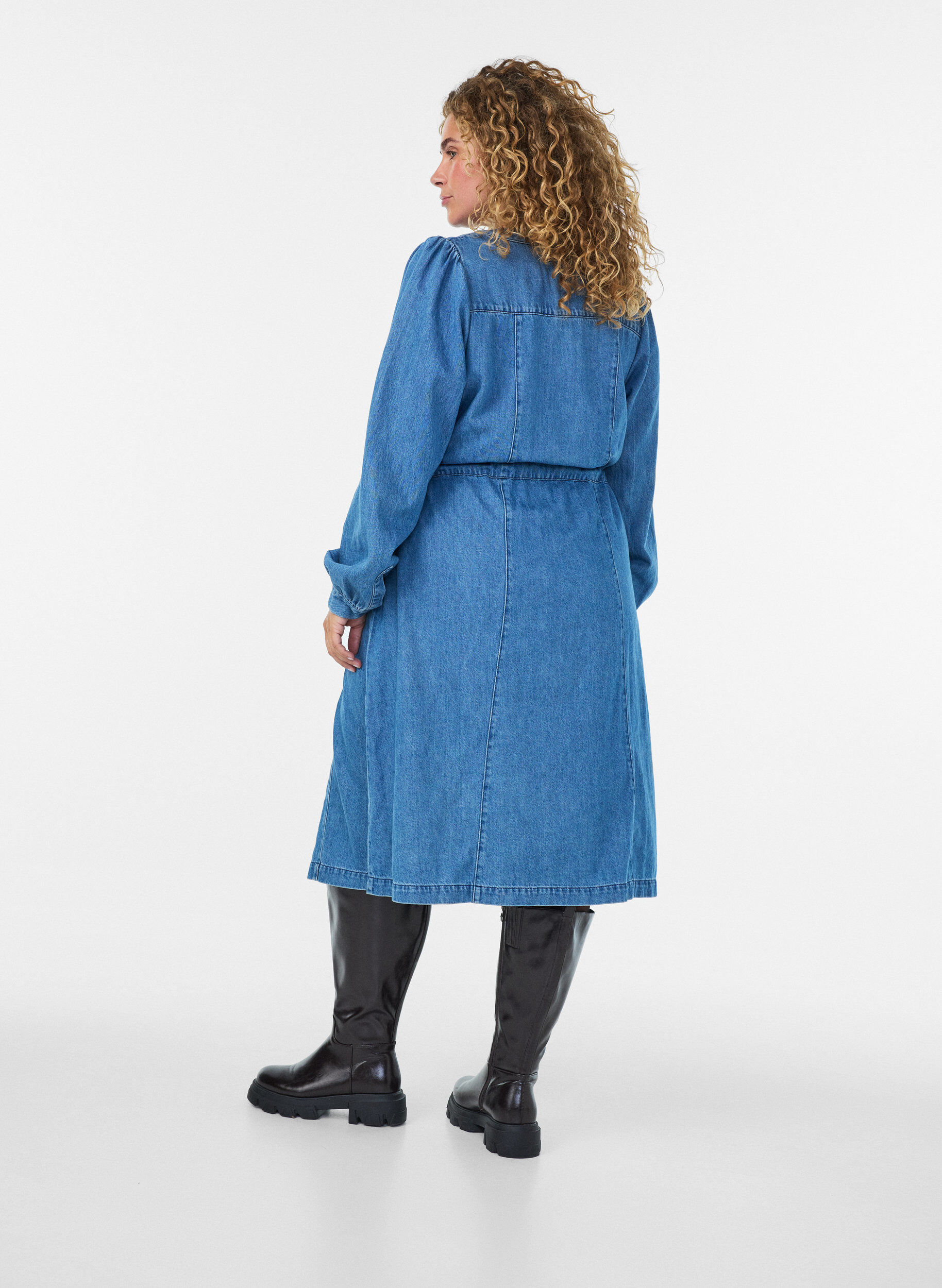 ZizziJeanskleid mit V-Ausschnitt und Bindeg&uuml;rtel, Blau, Model image number 2