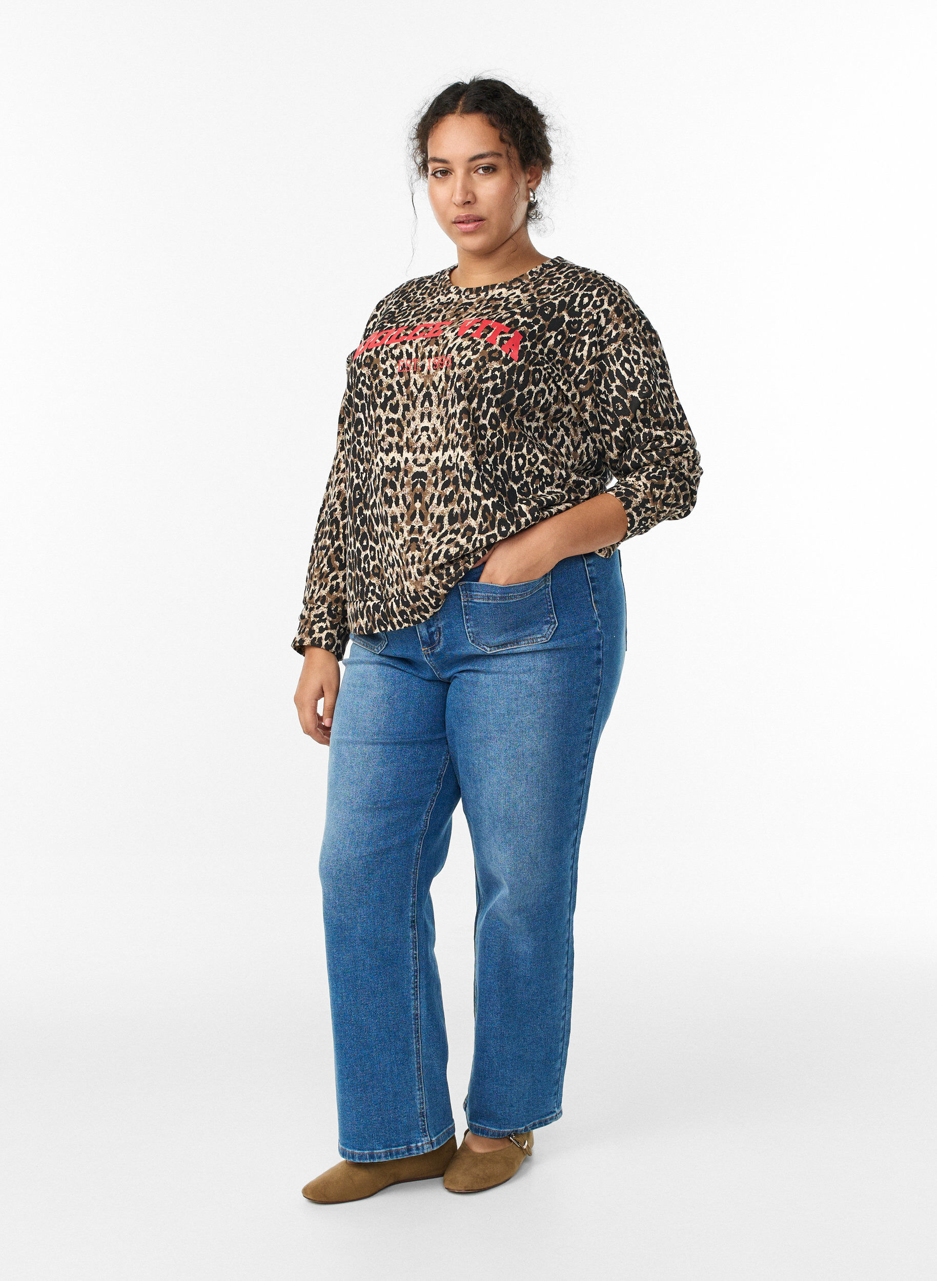 ZizziSweatshirt mit Leopardenmuster und Statement-Print, Braun, Model image number 1