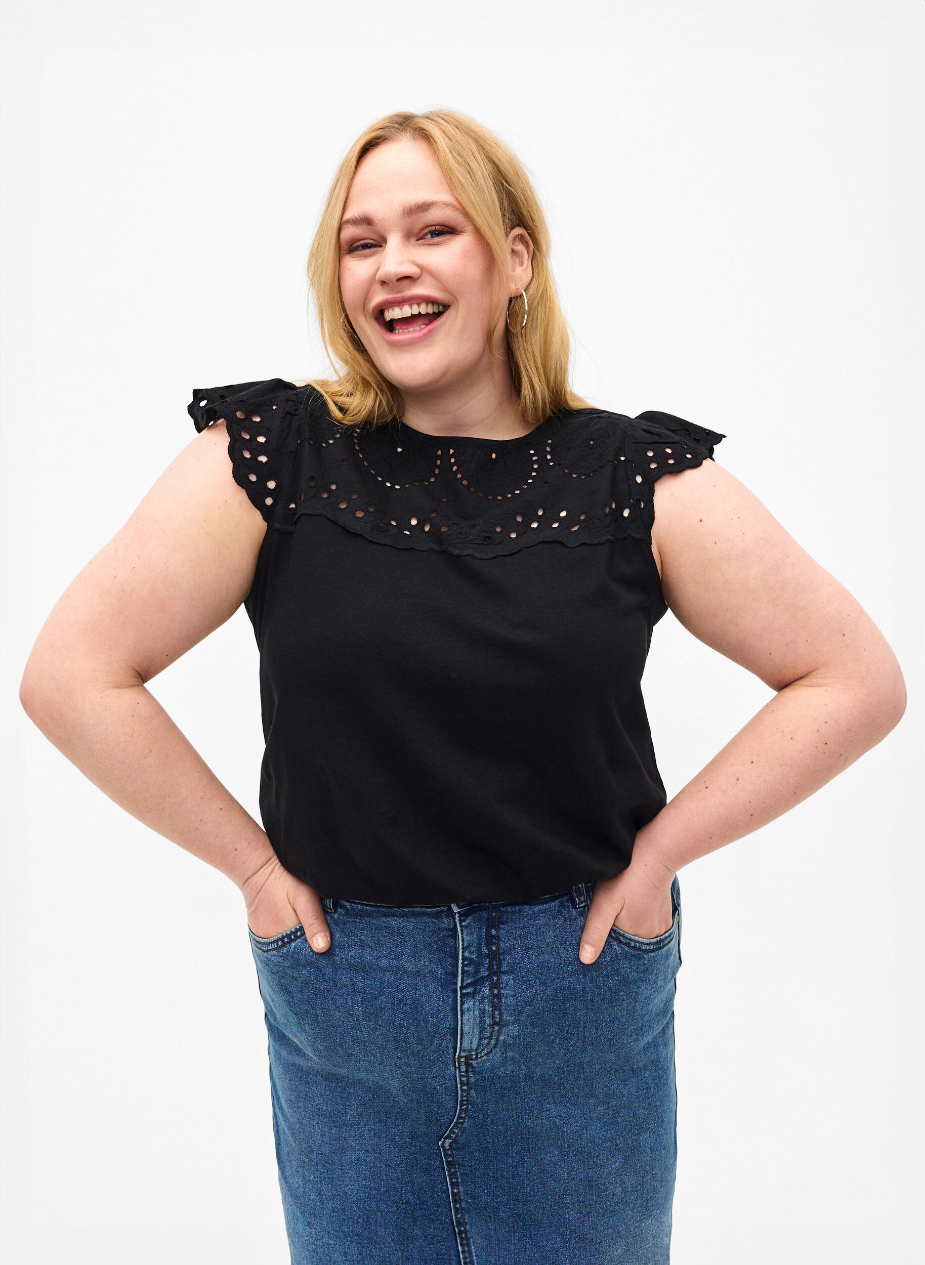 ZizziT-Shirt aus Bio-Baumwolle mit Lochstickerei, Black, Model image number 0