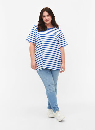 Gestreiftes T-Shirt aus Baumwolle, Blue Stripes, Model image number 2