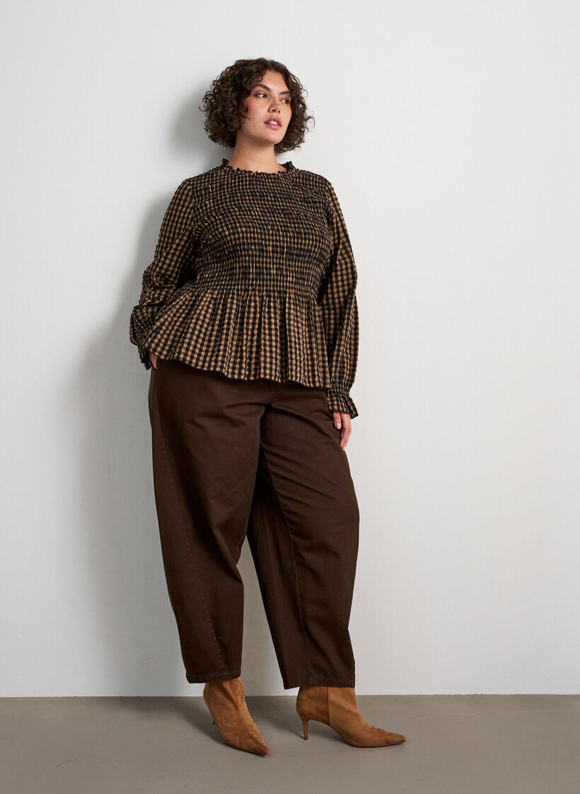 Karierte Bluse mit Smock und Sch&ouml;&szlig;chen, Braun, Model image number 1