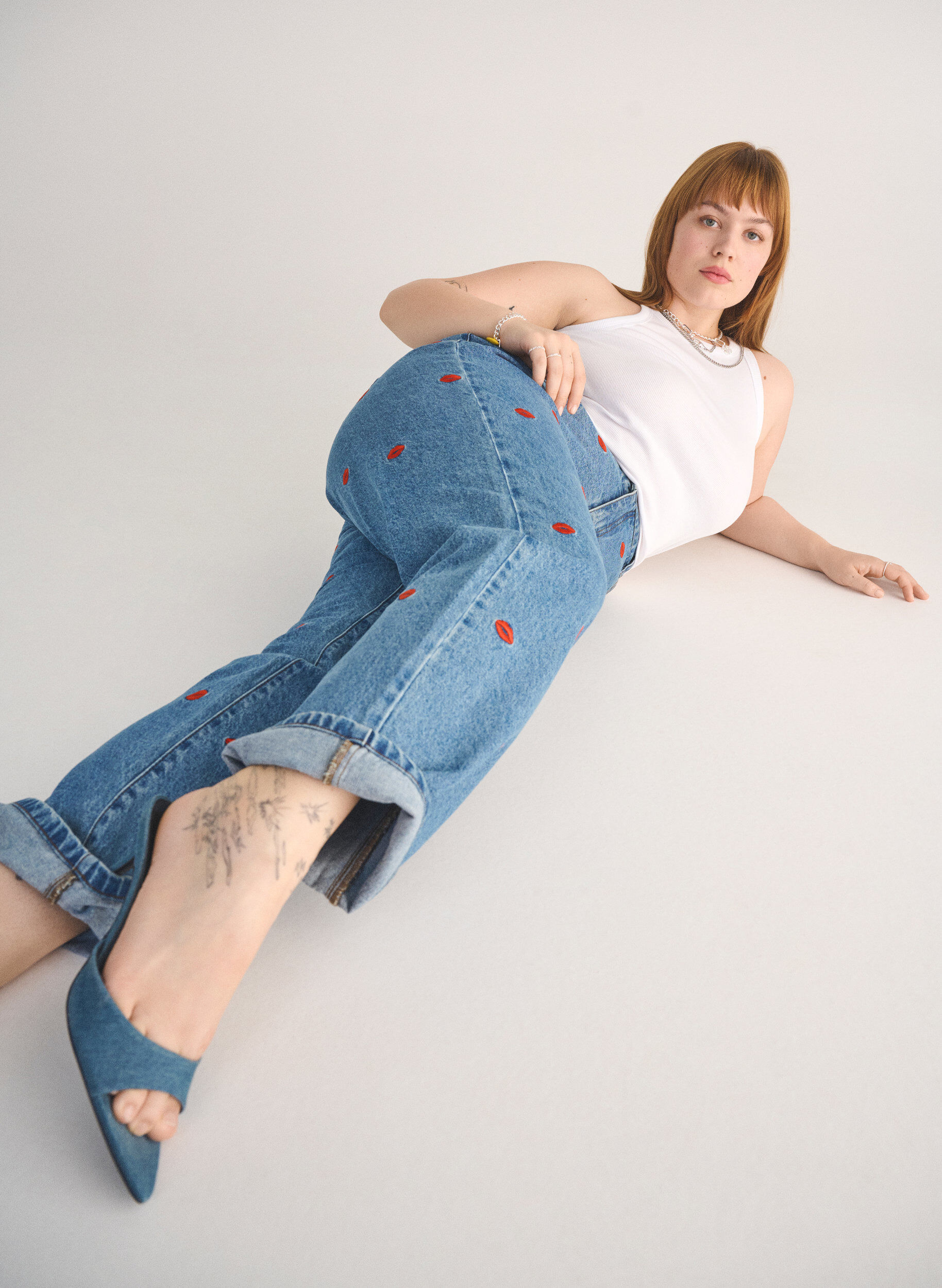 ZizziHoch geschnittene Gemma-Jeans mit Lippen, Blau, Image image number 0
