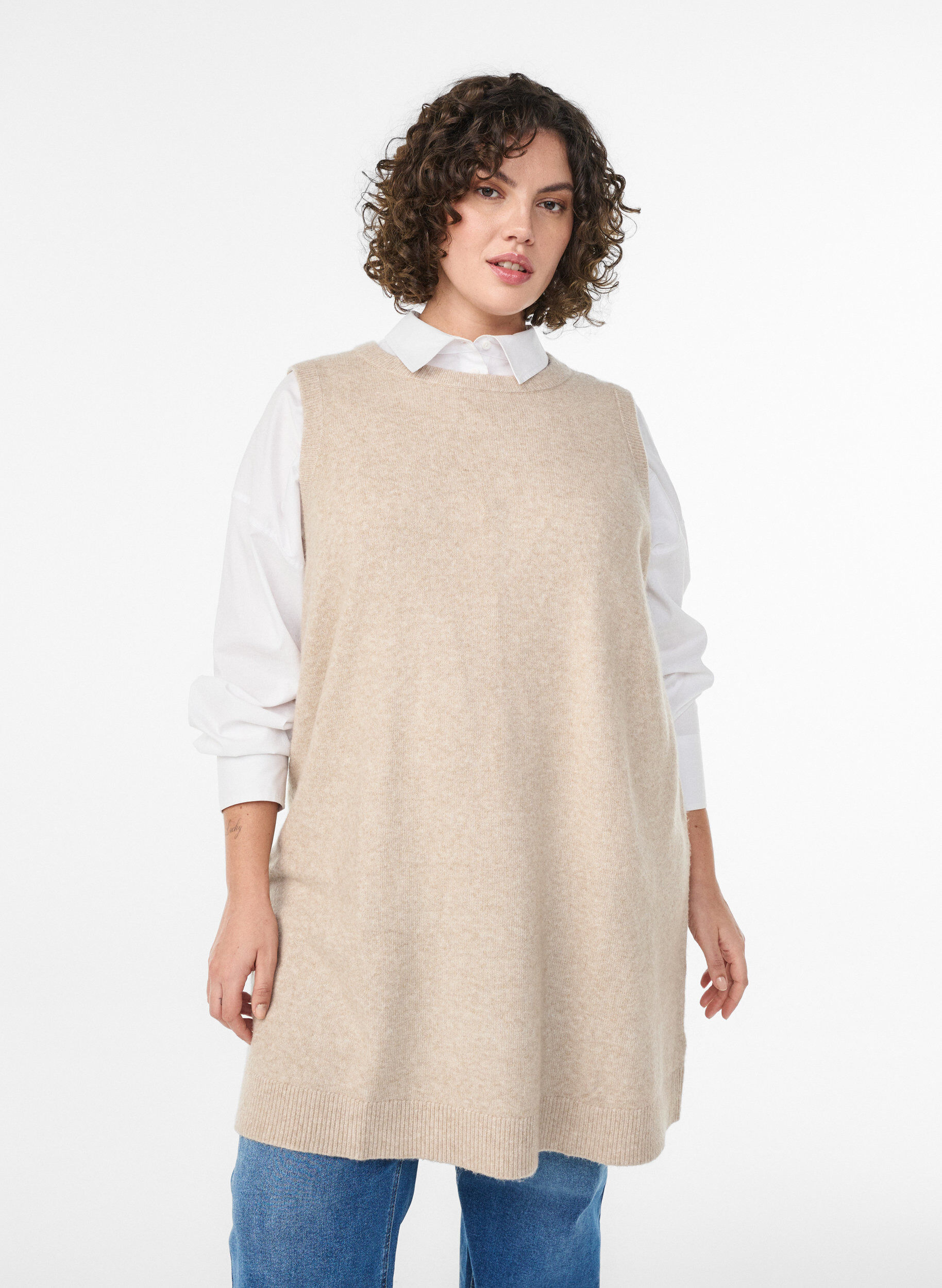 Kurzes &auml;rmelloses Strickkleid, Beige, Model