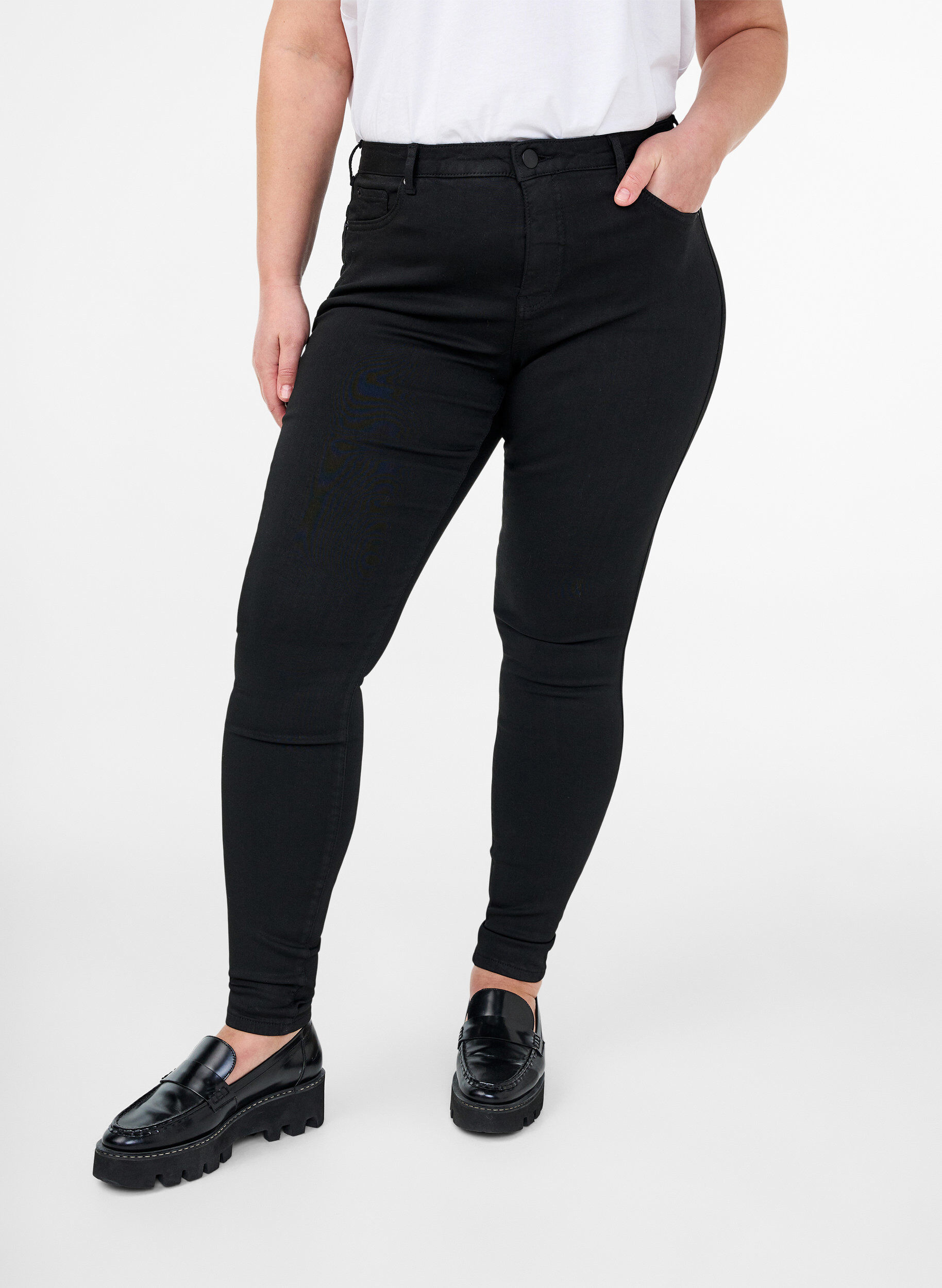 ZizziStay Black Amy Jeans mit hoher Taille, Schwarz, Model image number 2