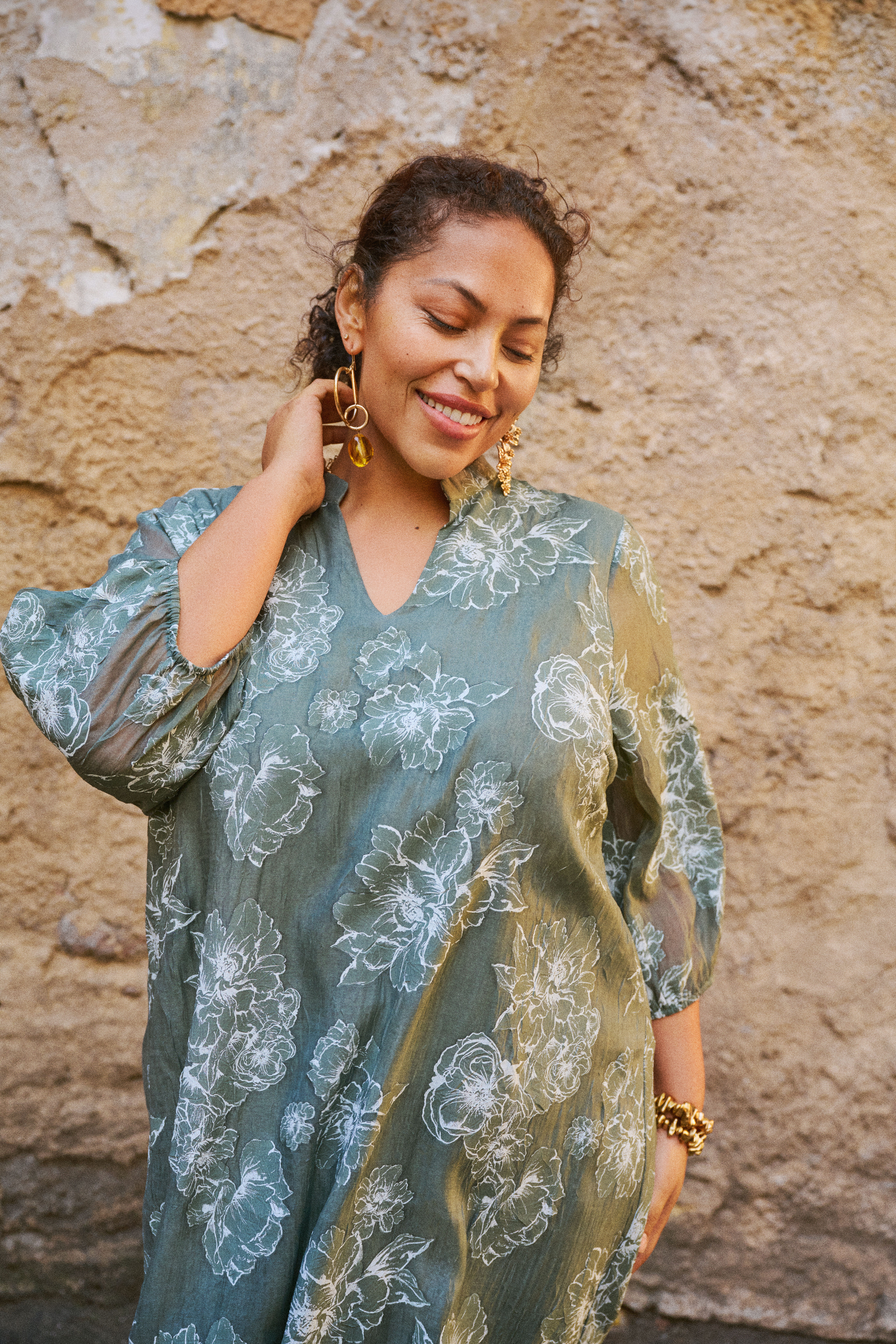 ZizziGr&uuml;nes Midikleid mit gebl&uuml;mten Mustern, , Model