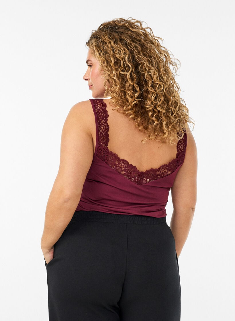 Top aus Viskose mit Spitze, Rot, Model image number 2