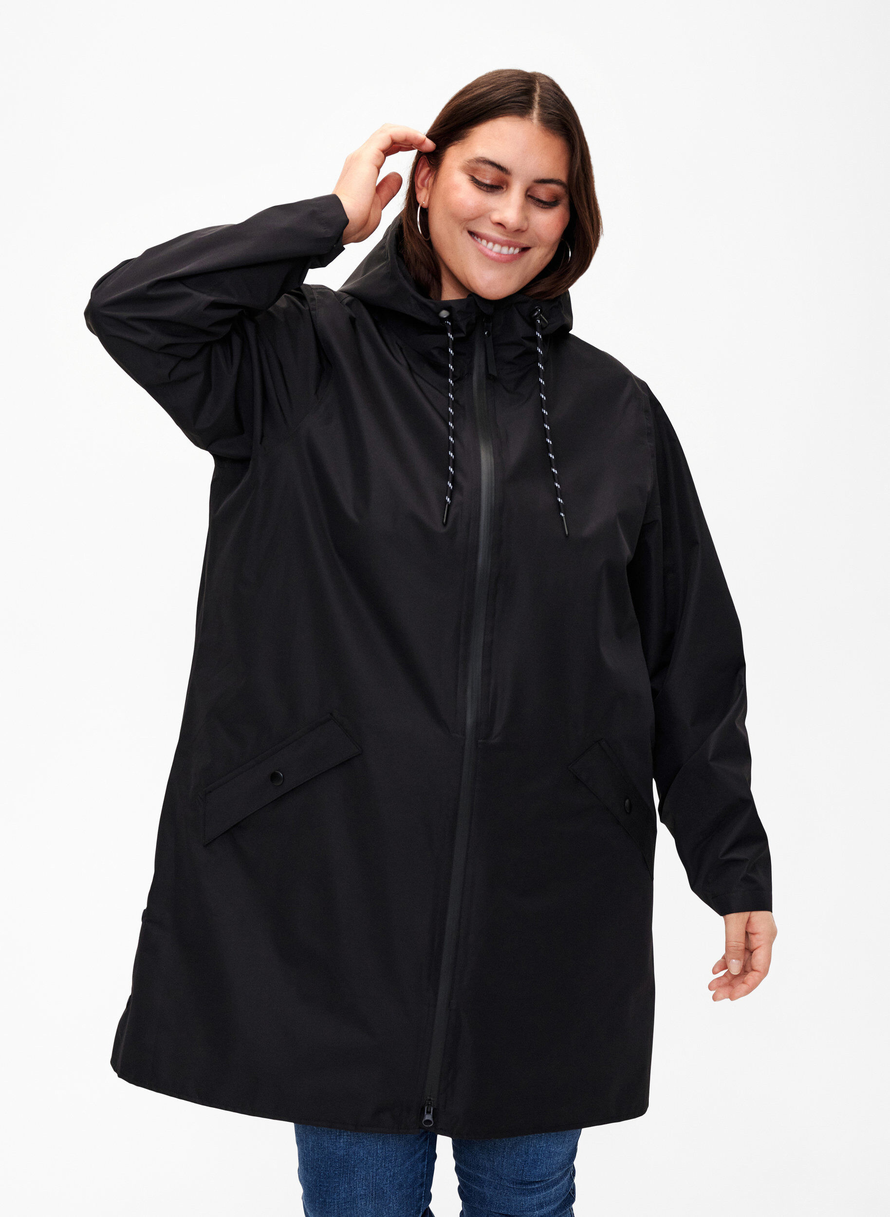 Regenmantel mit Taschen und Kapuze, Schwarz, Model