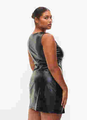 Kunstlederkleid mit Reißverschluss, Black, Model