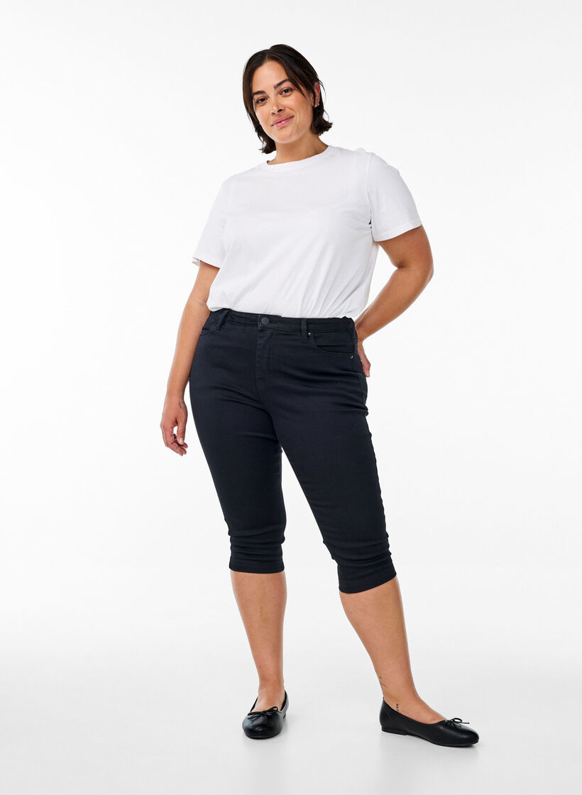 Hoch taillierte Amy Capri Jeans mit Super Slim Fit, Schwarz, Model image number 0