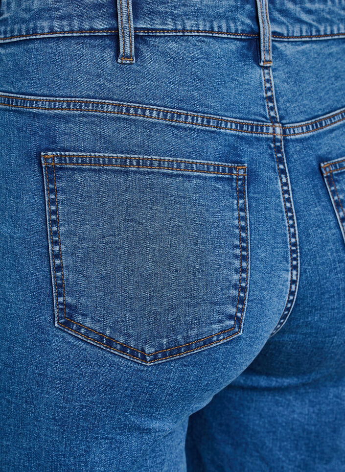 Eng anliegende Jeansshorts mit hoher Taille, Blau, Packshot image number 3
