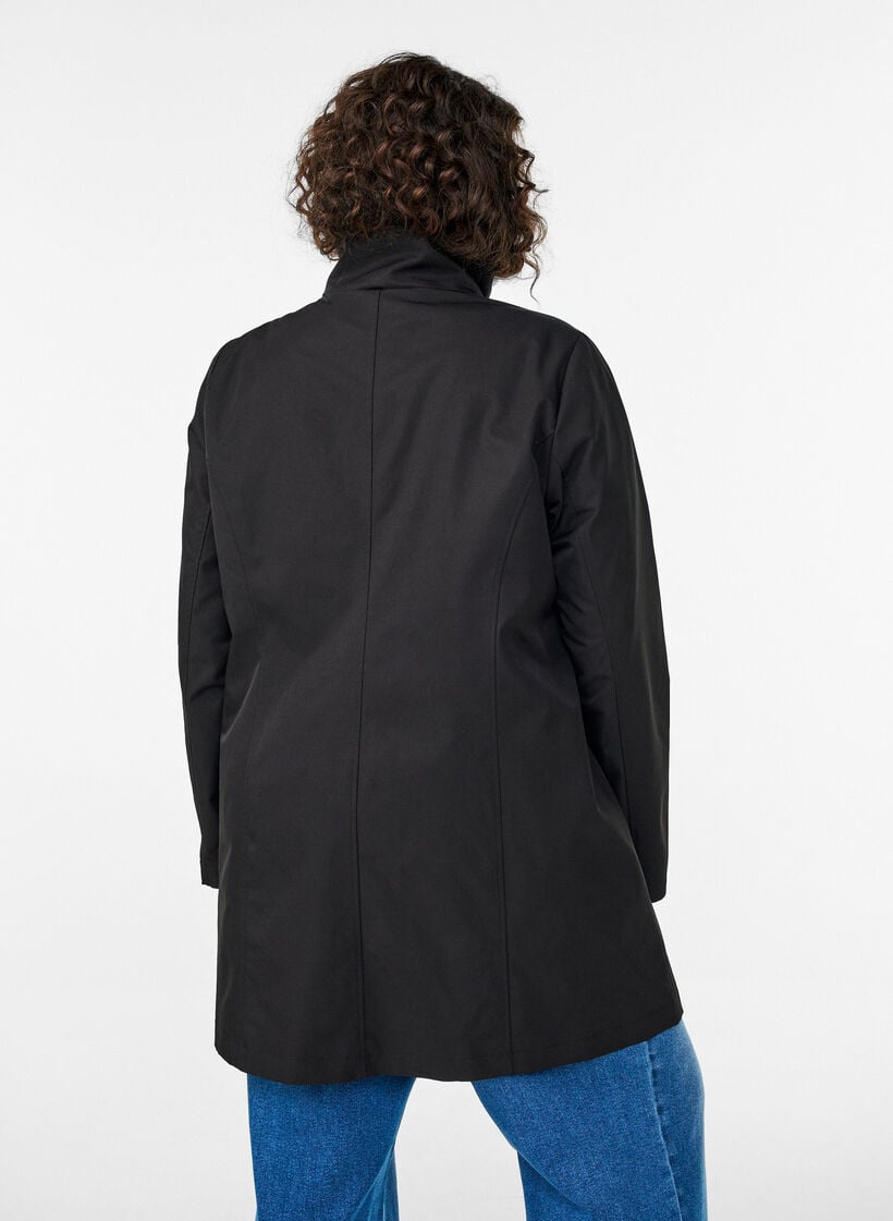 &Uuml;bergangsjacke mit Taschen und hohem Kragen, Schwarz, Model image number 2