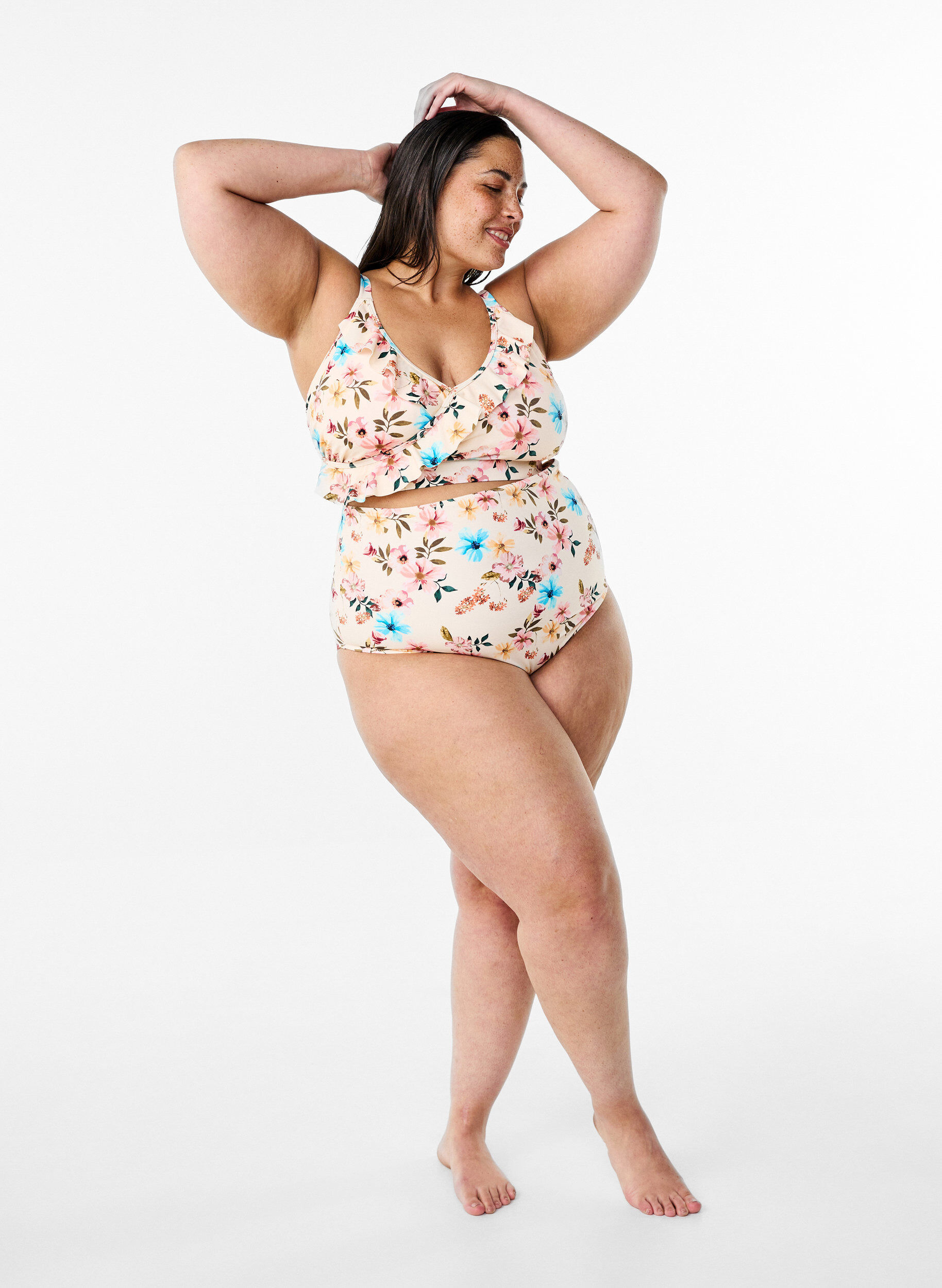 ZizziGebl&uuml;mtes Bikinioberteil mit R&uuml;schendetails, Beige, Model image number 1