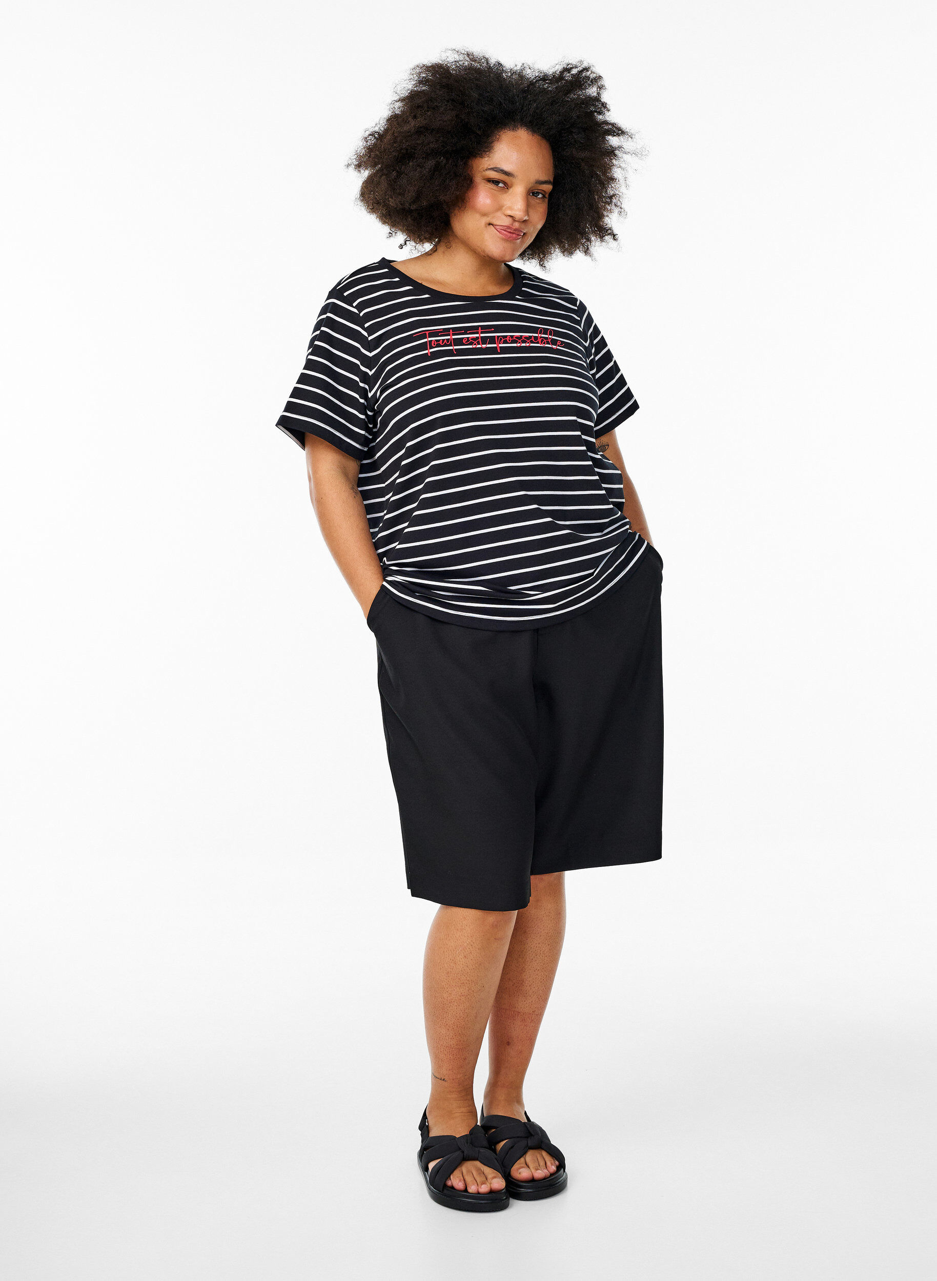 ZizziGestreiftes T-Shirt mit Text-Print, Schwarz, Model image number 1