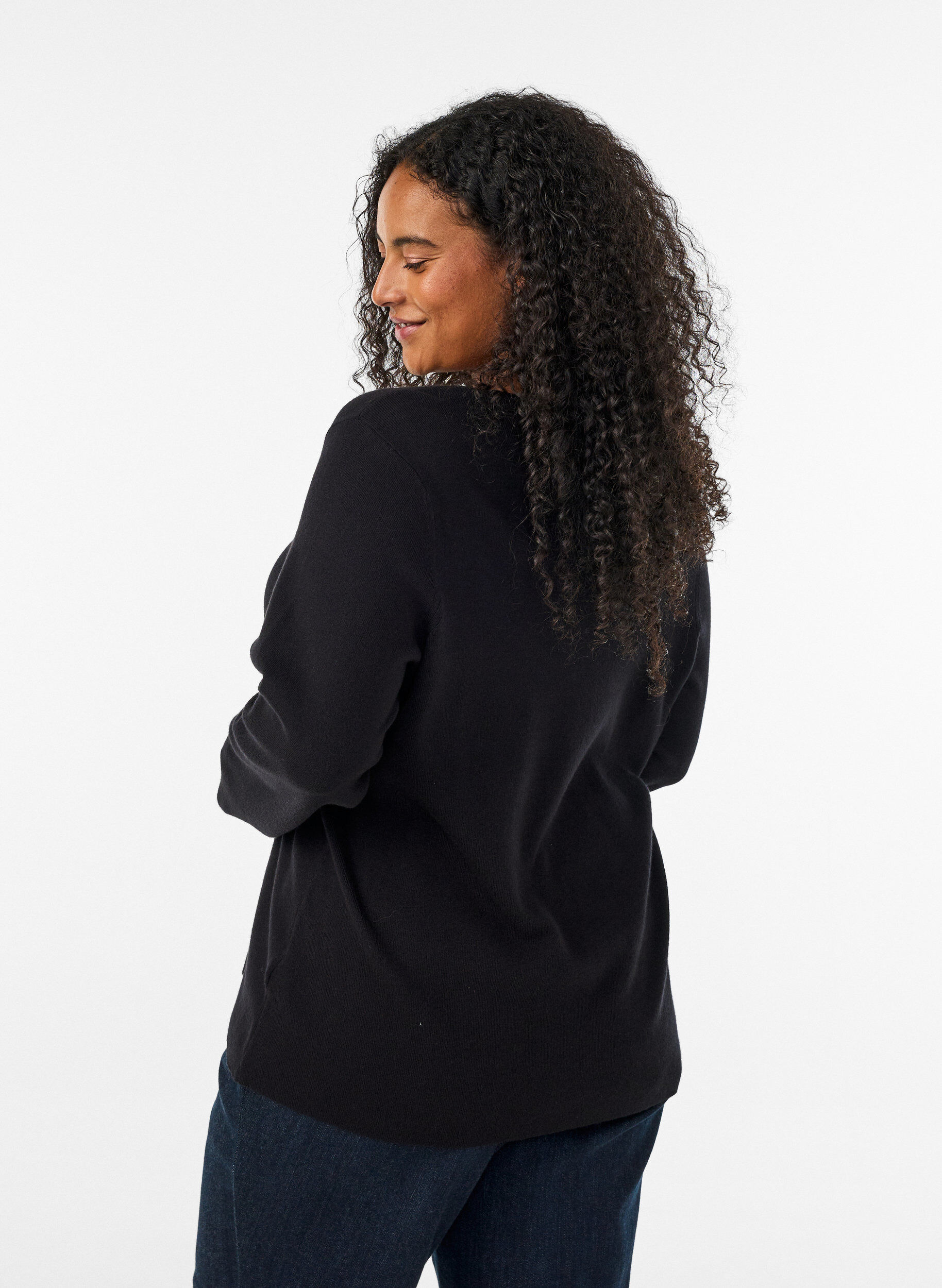 ZizziStrickjacke aus Feinstrick mit stoffbezogenen Kn&ouml;pfen, Schwarz, Model image number 2