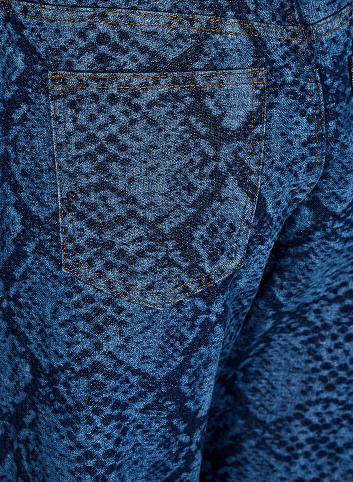 Emily Jeans mit Schlangenprint, Blau, Packshot