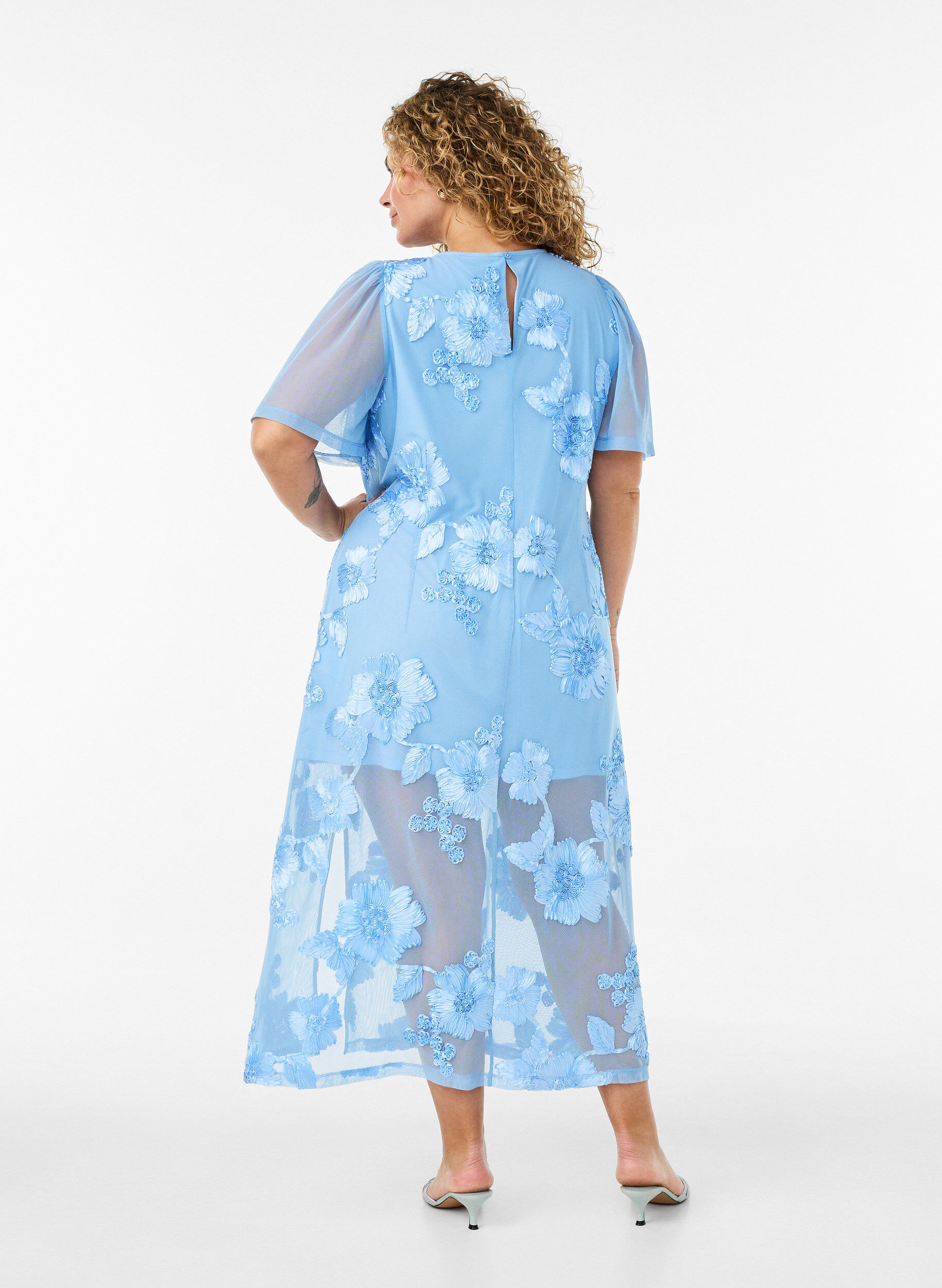 ZizziMesh-Kleid mit floralen Applikationen, Blau, Model image number 1
