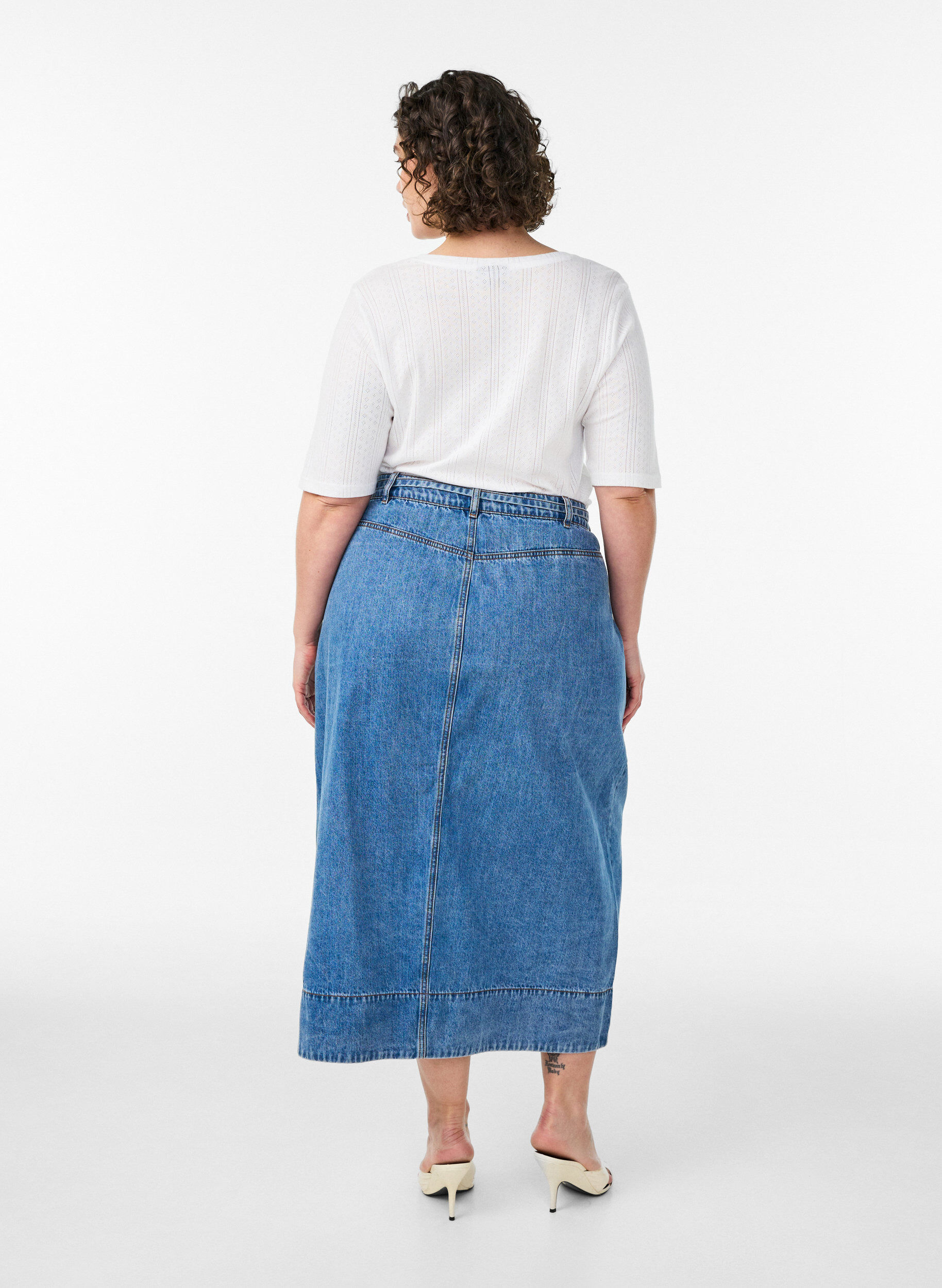 ZizziLanger Jeansrock mit Kn&ouml;pfen und Bindeg&uuml;rtel, Blau, Model image number 1