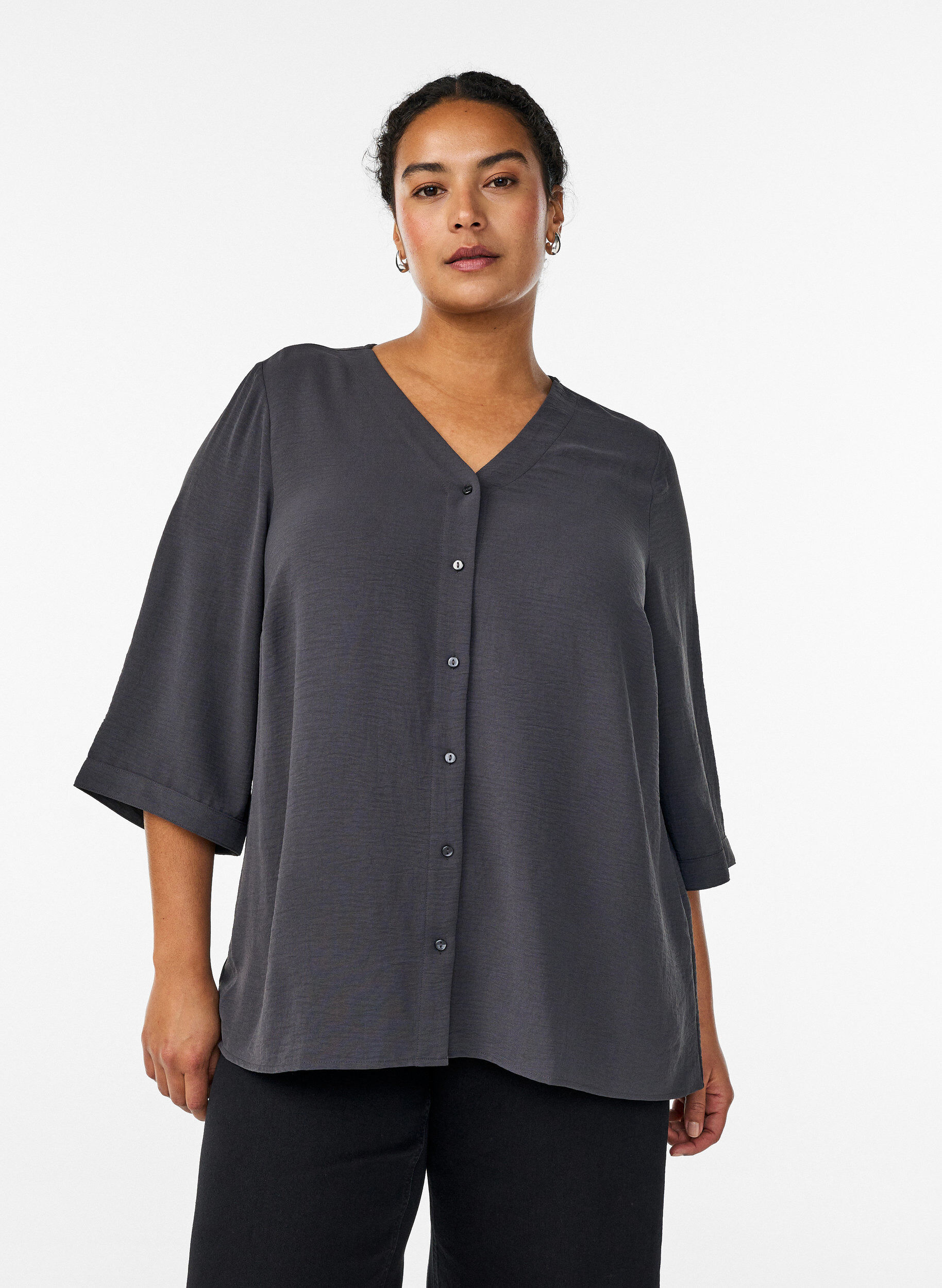Bluse mit V-Ausschnitt und 3/4-&Auml;rmeln, Grau, Model