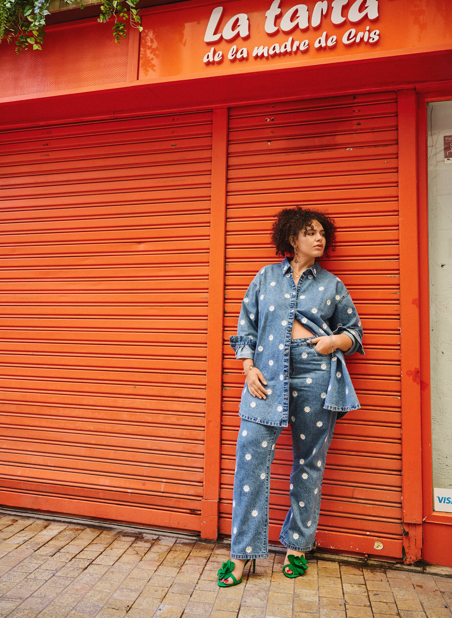 Zizzi Gemma Jeans mit hoher Taille und G&auml;nsebl&uuml;mchen, Blau, Image image number 0