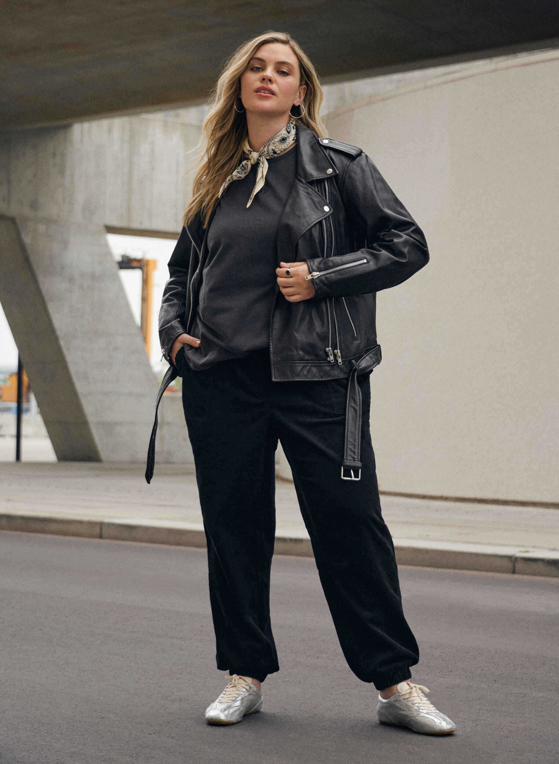 ZizziCordhose mit elastischem Bund., Schwarz, Image image number 0