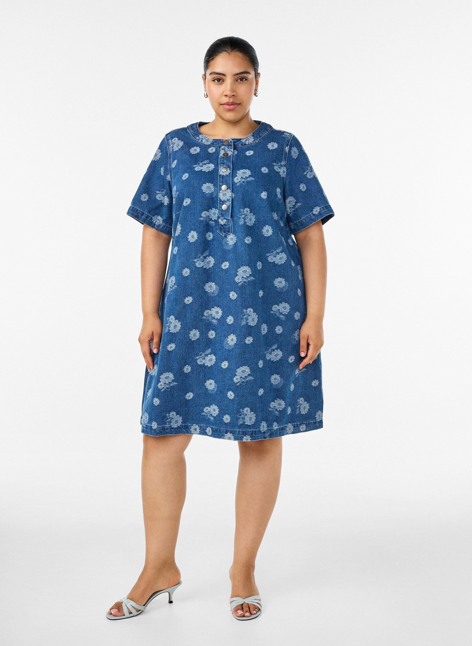 ZizziA-Linien-Kleid aus Denim mit Blumenmuster, Blau, Model image number 1