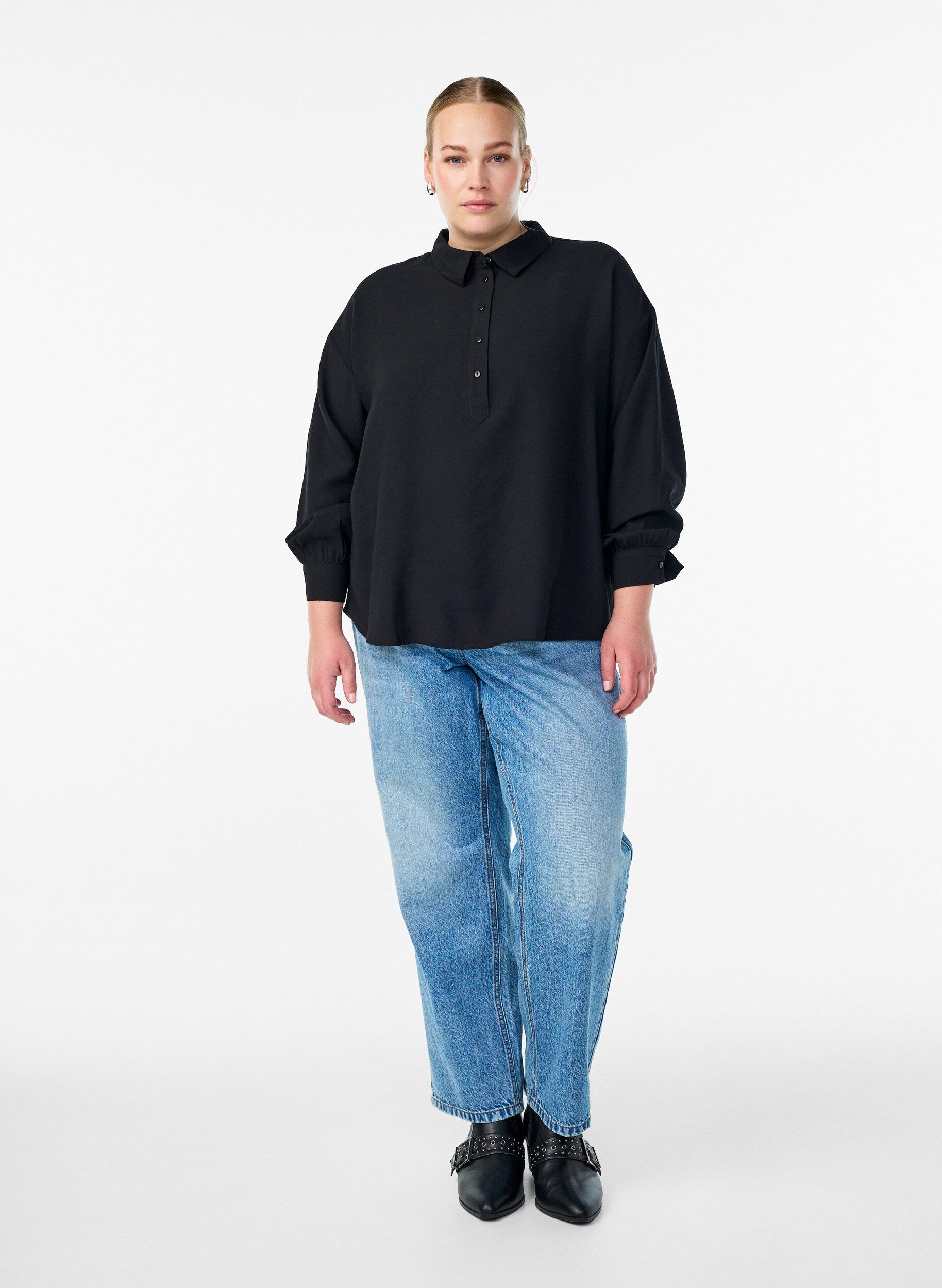 ZizziHemdbluse mit Knopfdetail am R&uuml;cken, Schwarz, Model image number 1