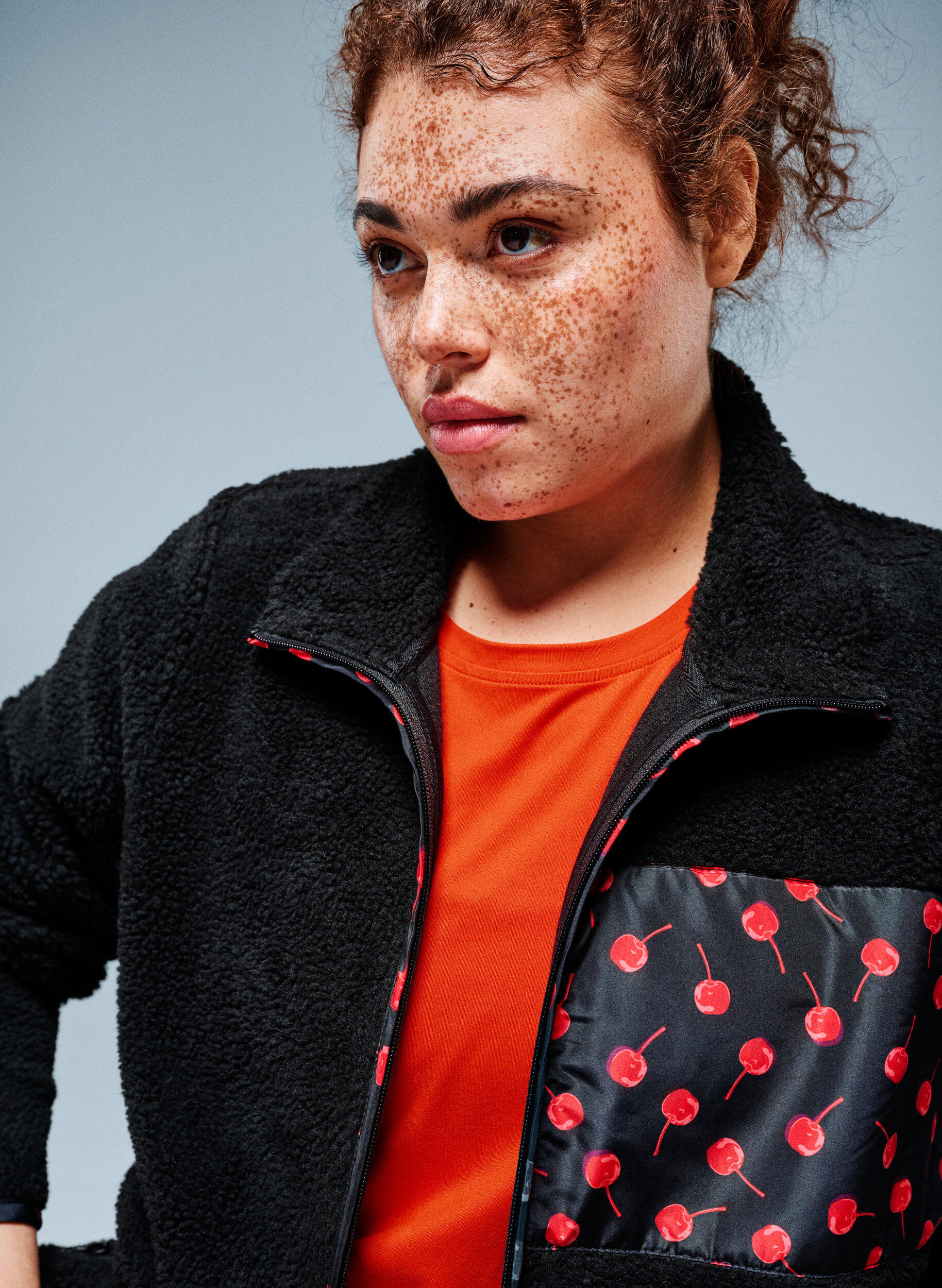 ZizziJacke aus Teddyfleece mit Kirschdetails, Schwarz, Image image number 0