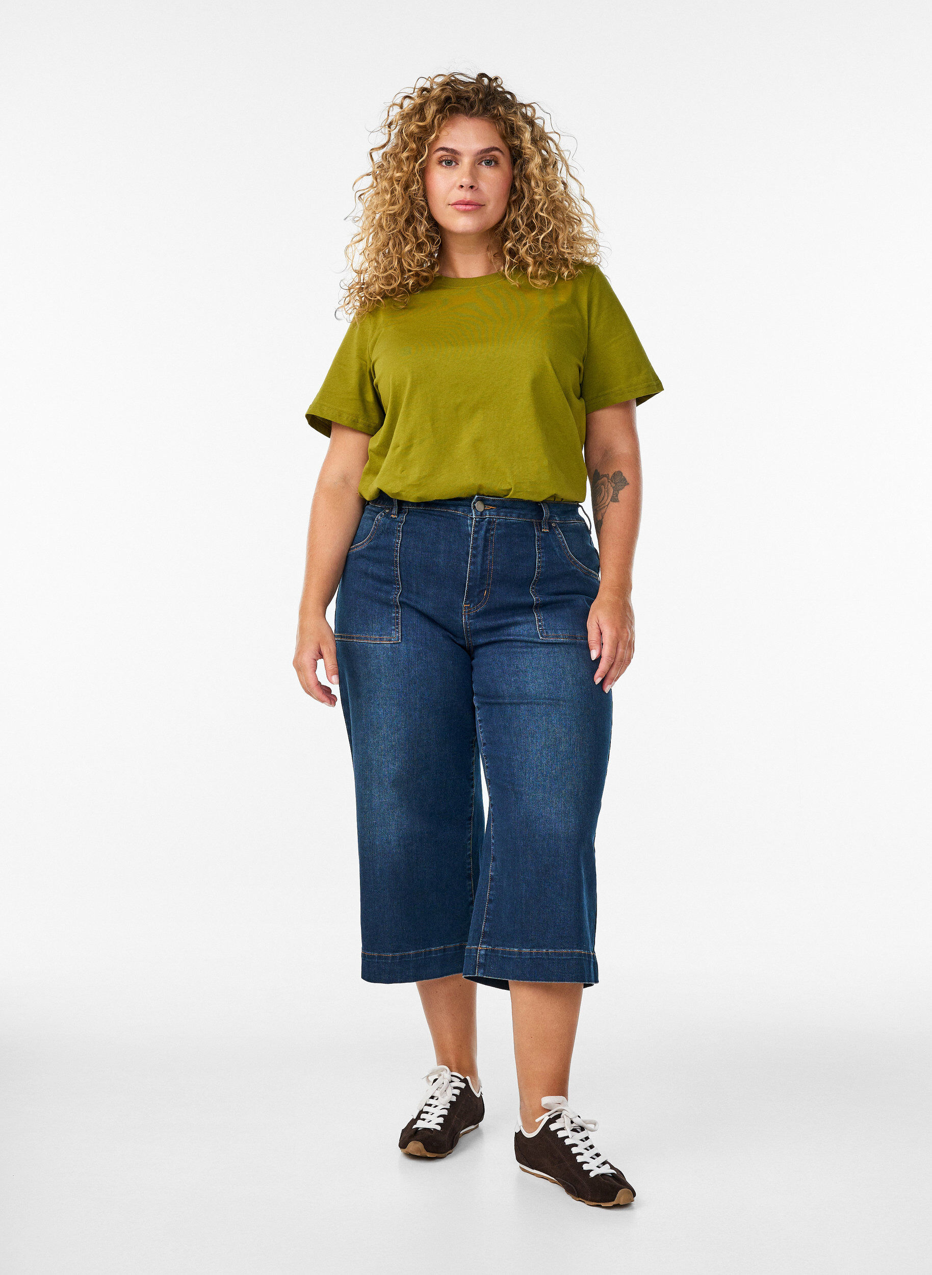 ZizziBasic T-Shirt aus Baumwolle mit Rundhalsausschnitt, Gr&uuml;n, Model image number 1