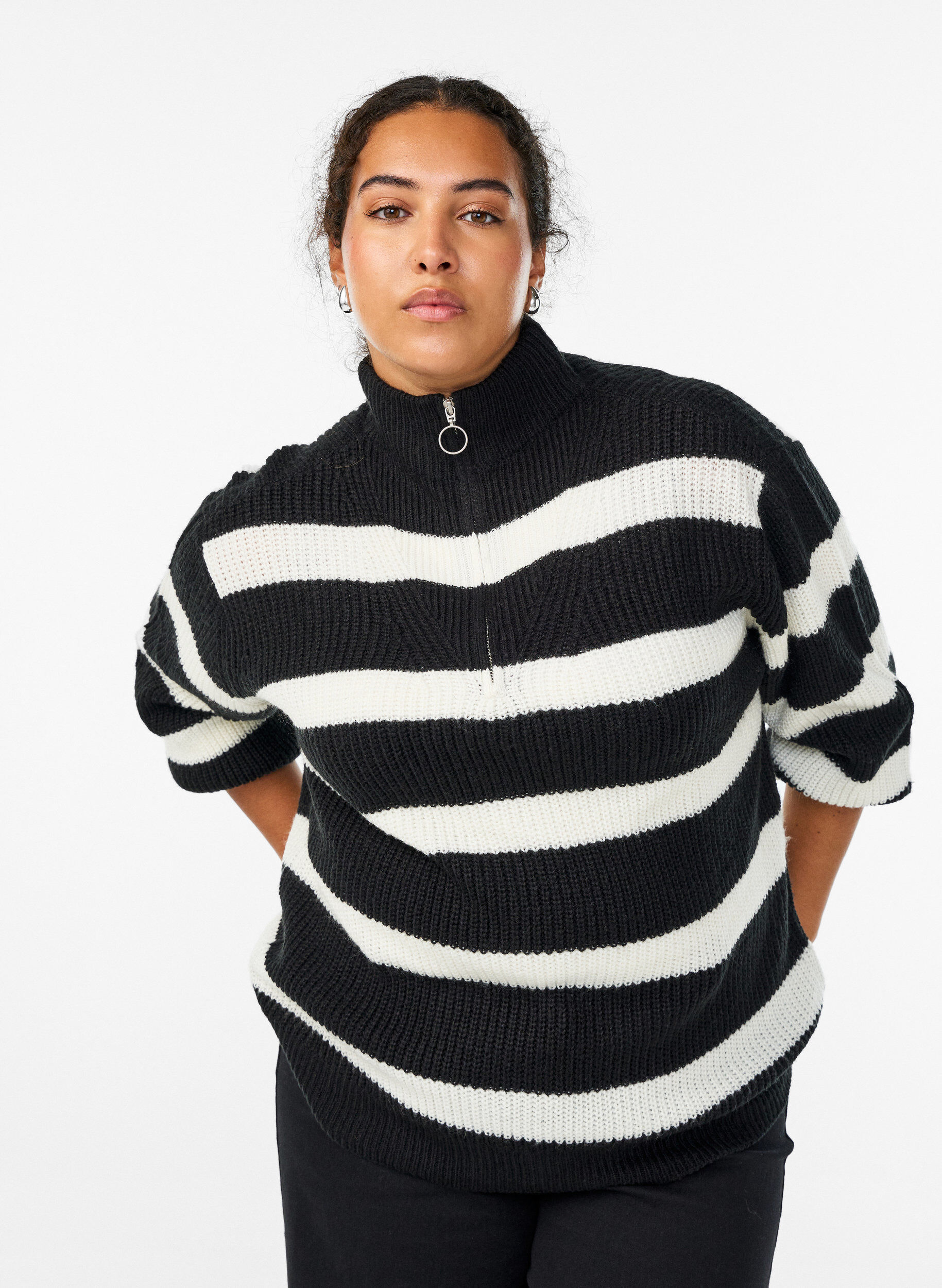 ZizziStrickpullover mit hohem Kragen und Rei&szlig;verschluss, Schwarz, Model image number 0