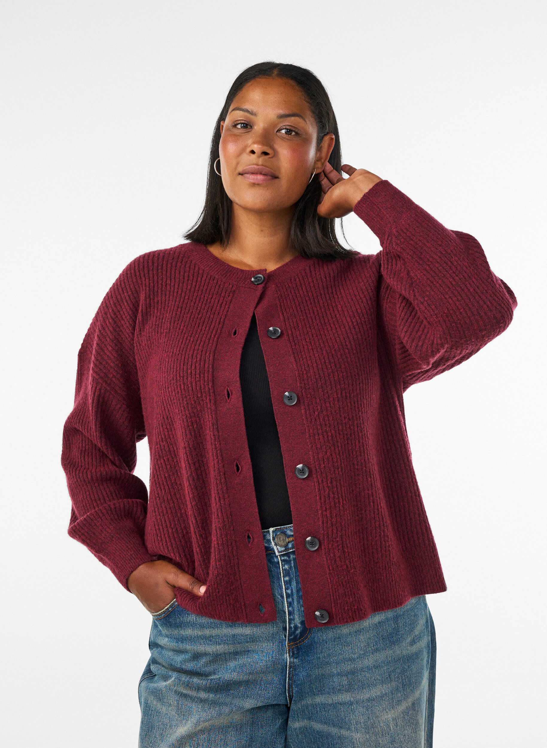 Rippenstrick Strickjacke mit Kn&ouml;pfen, Rot, Model